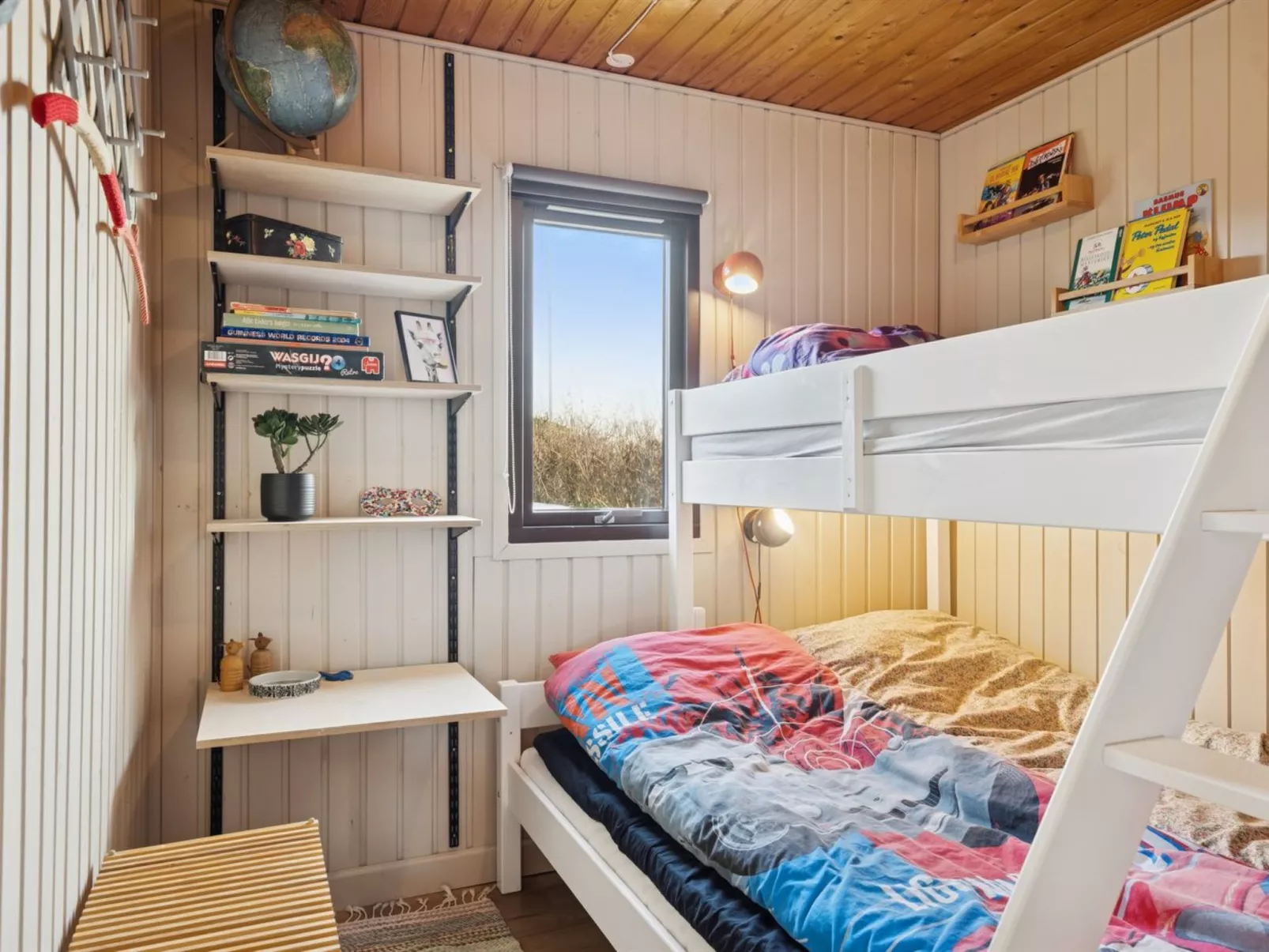 "Joseph" - 500m from the sea-Dedans