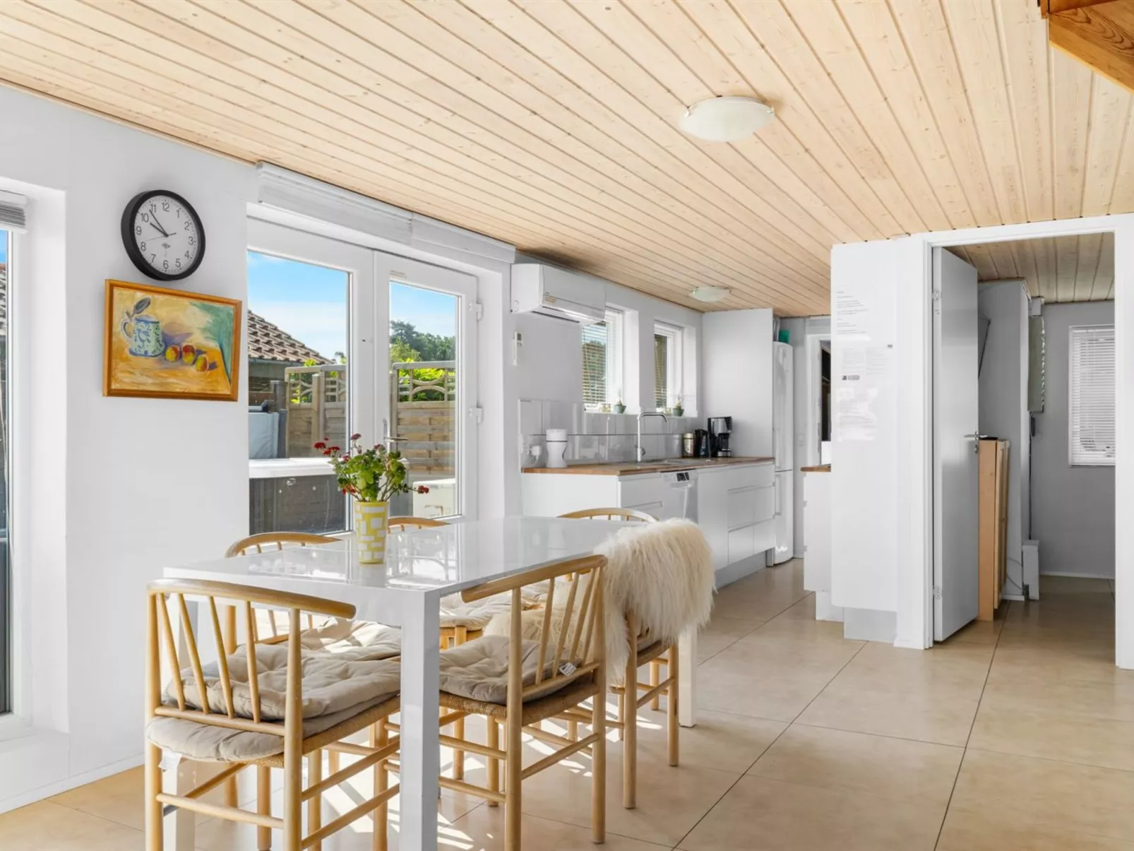 "Yngvy" - 10m from the sea-Drinnen