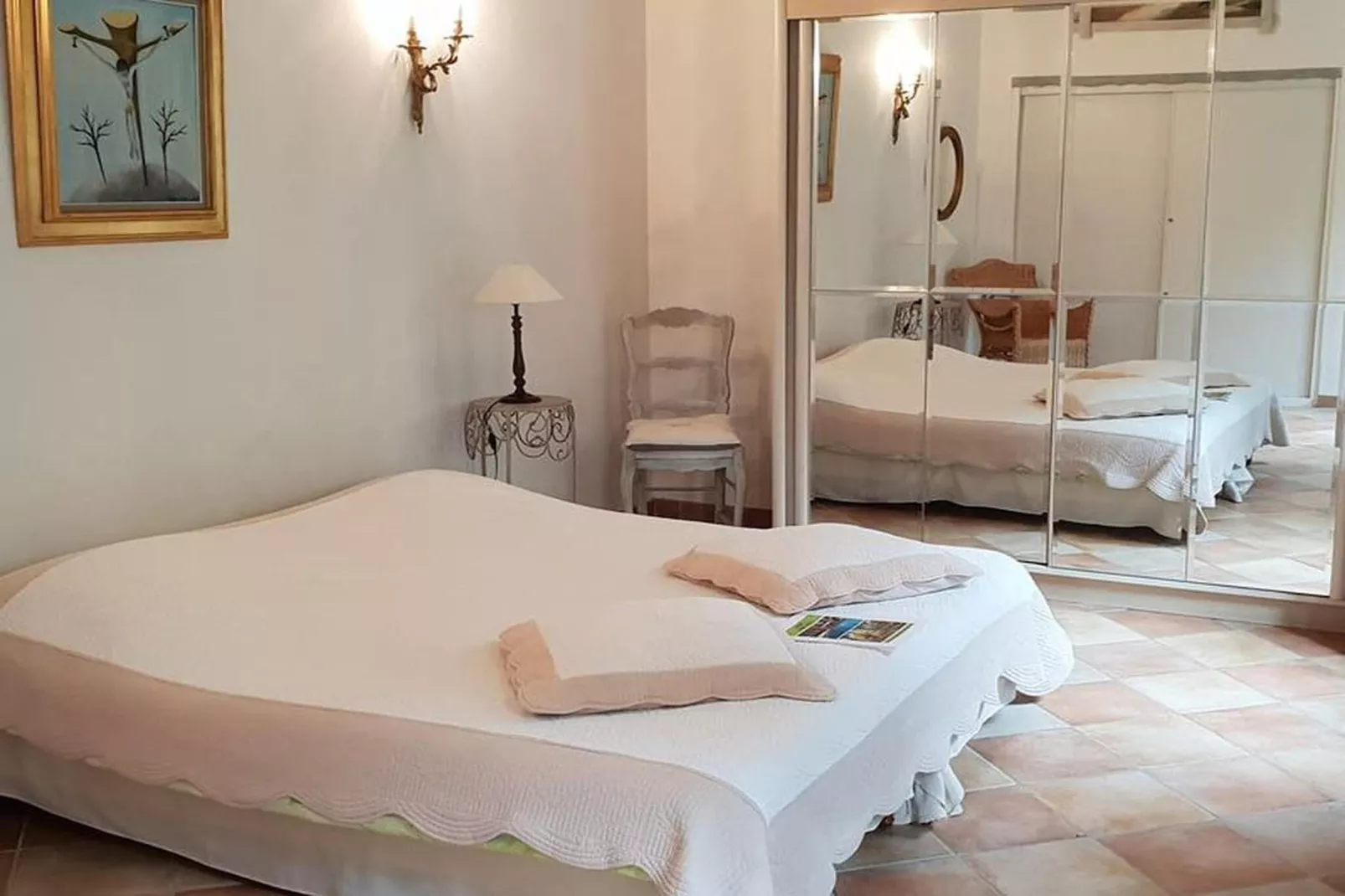 Villa cadre idyllique et reposant avec piscine-Chambre