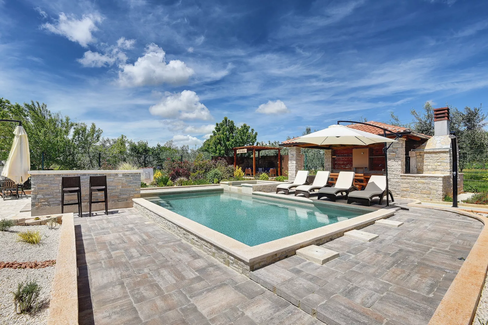 Jela-Pool