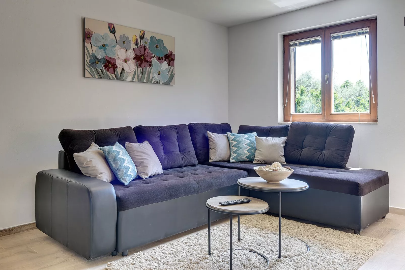 Jela-Living room
