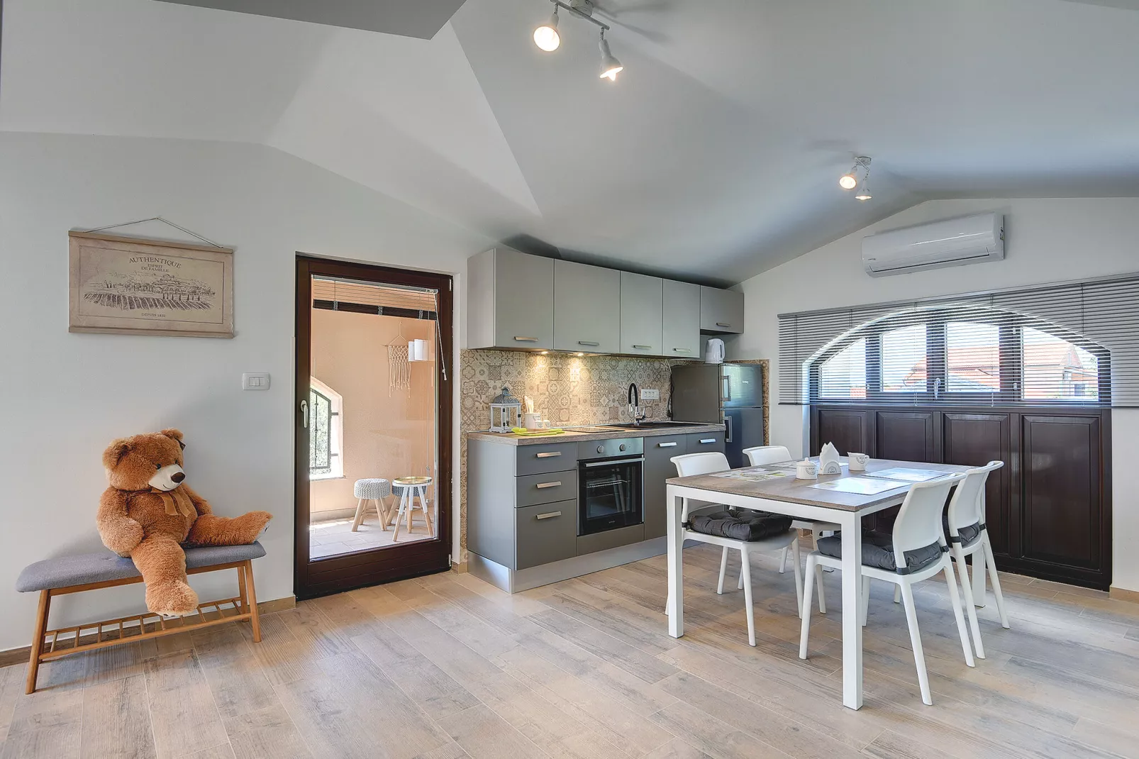 Jela-Kitchen