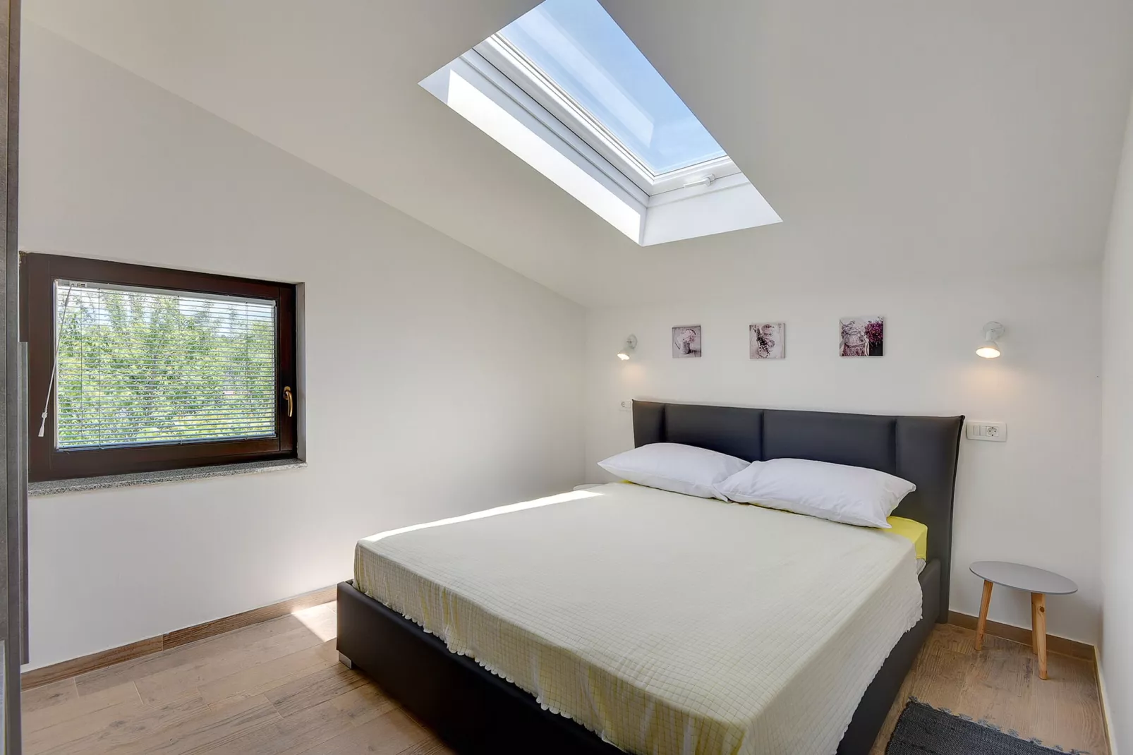 Jela-Bedroom