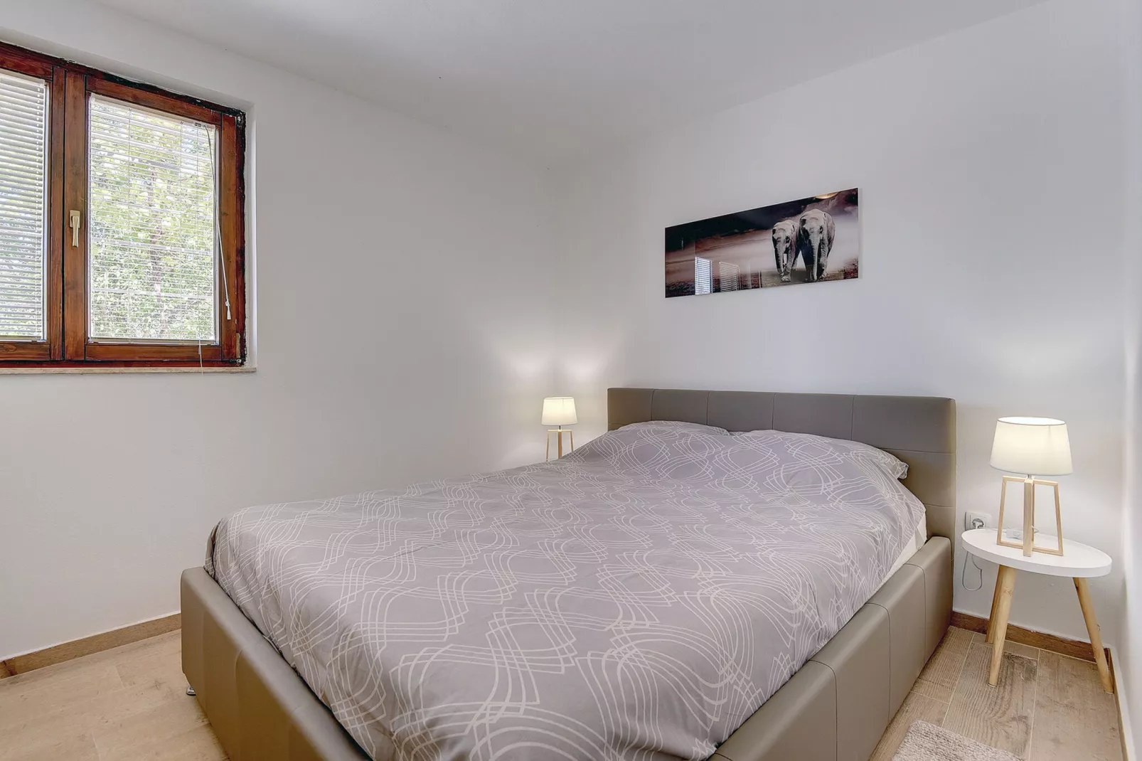 Jela-Bedroom