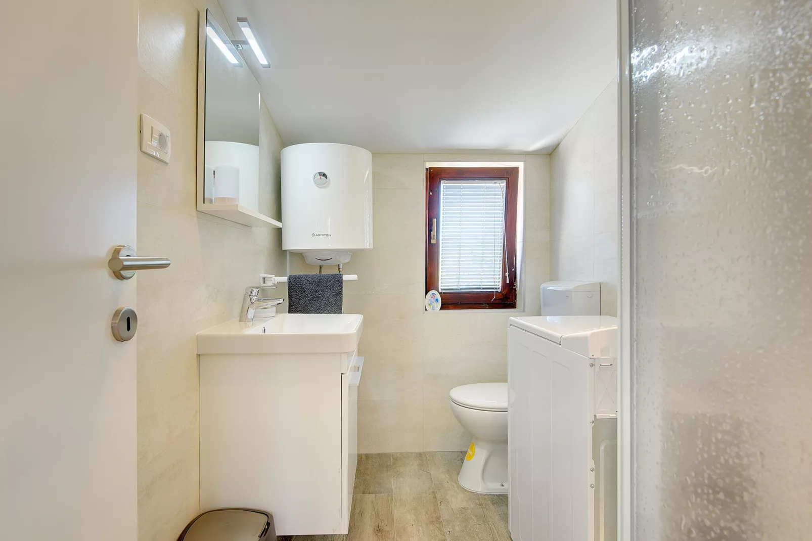 Jela-Bathroom
