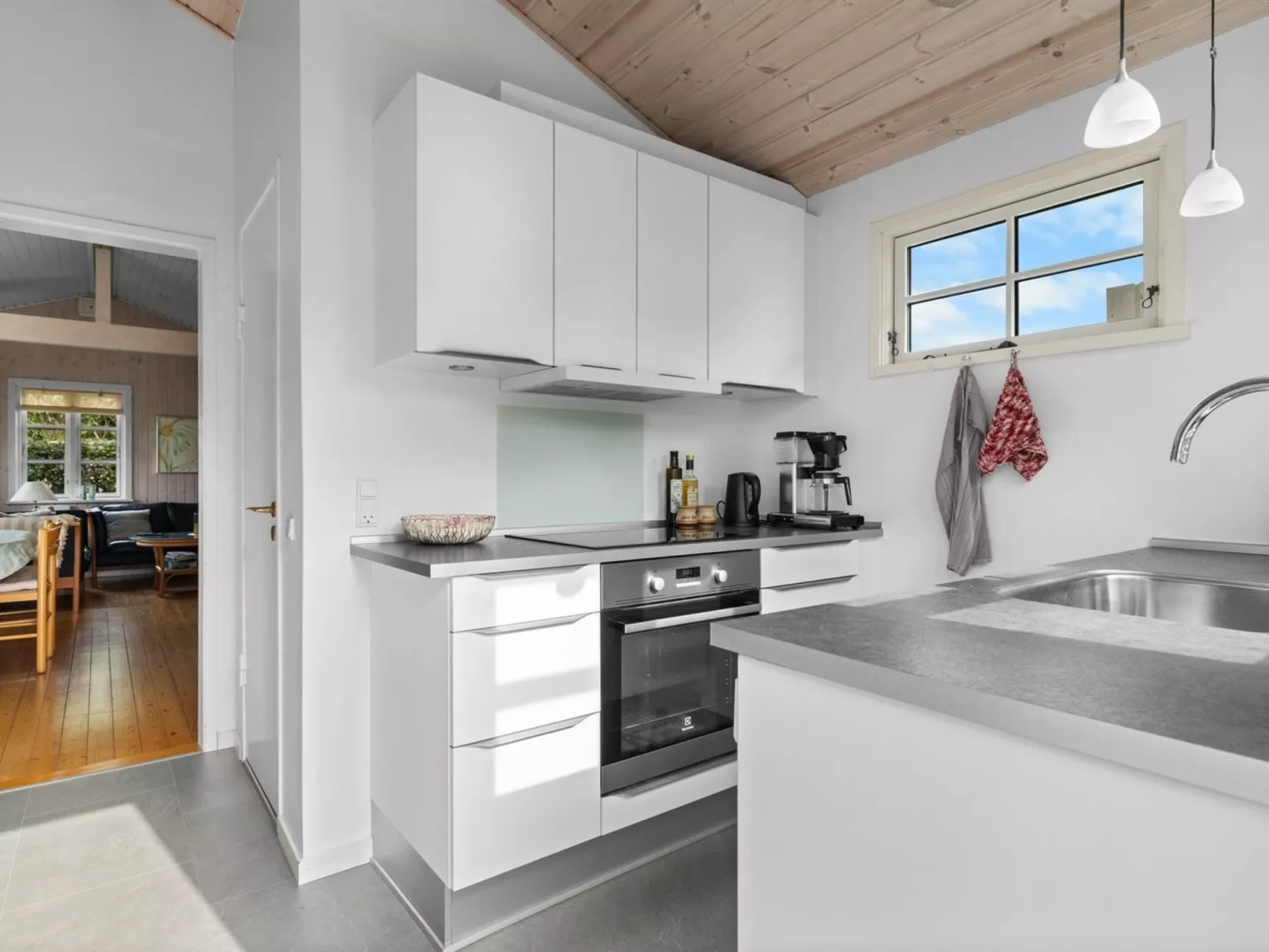 "Lenya" - 60m from the sea - Drinnen