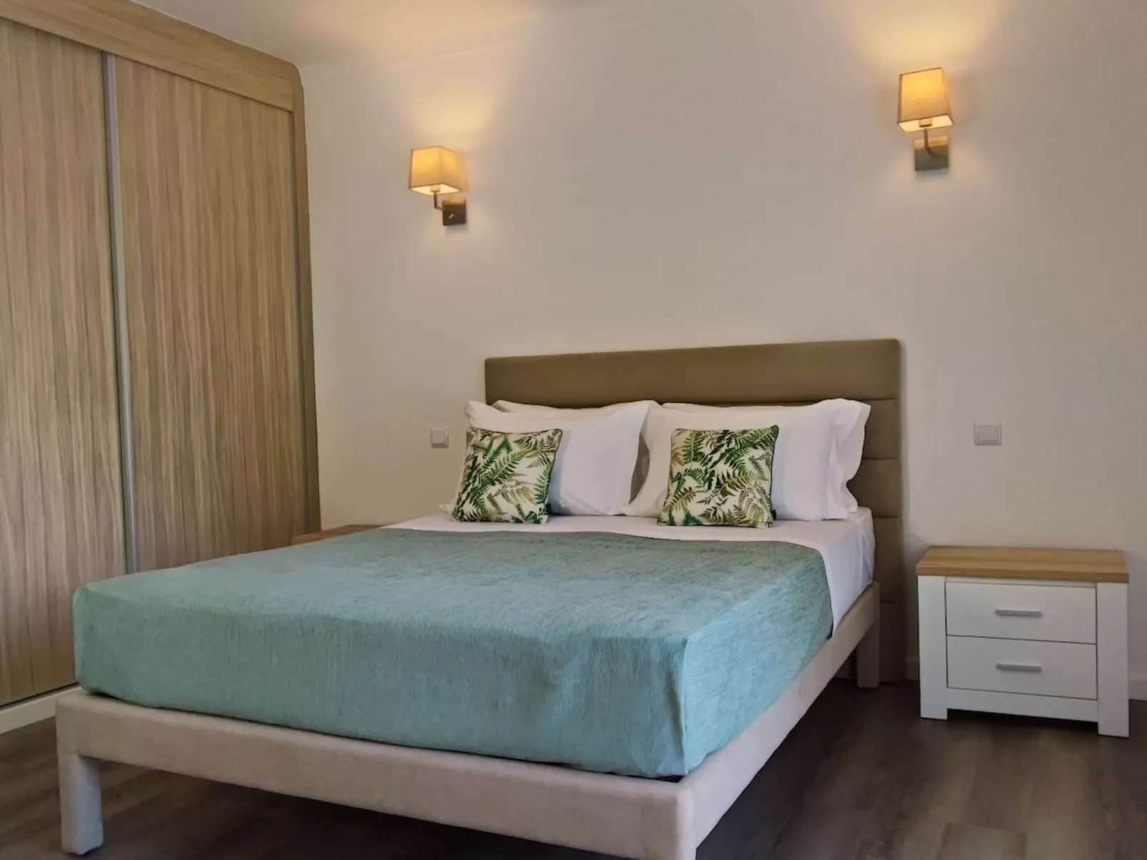 Villa mit 6 Schlafzimmern, Familie, Gruppen, Strand, Pool, Garten - Image-tags.info