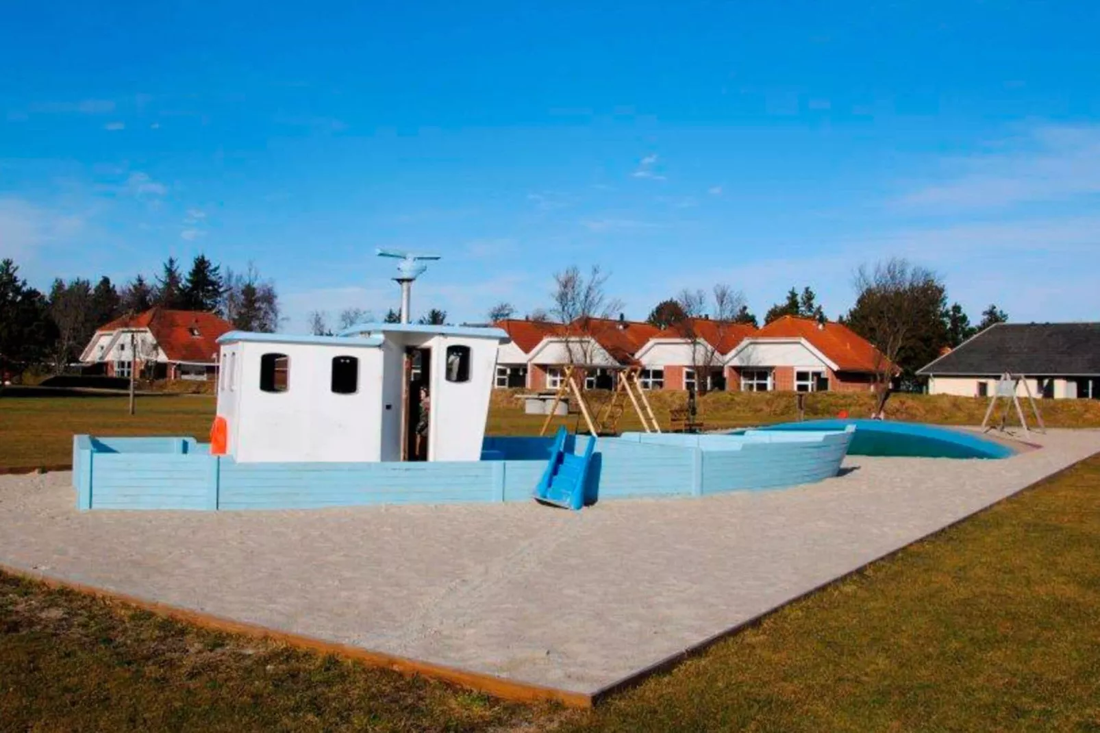 7 room,2 level,attached house-Outdoor