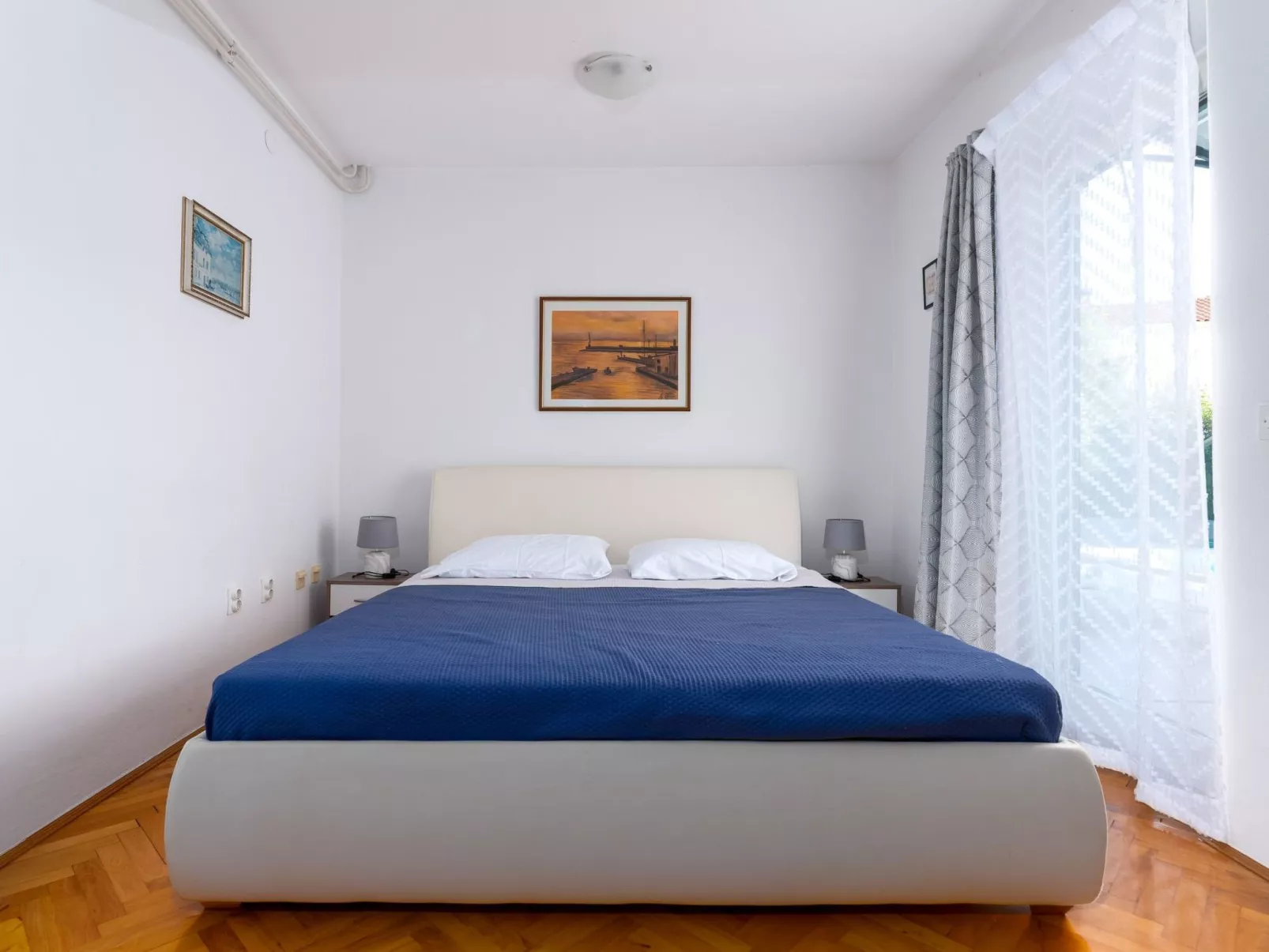 Mit Pool, großer Garten - Image-tags.info