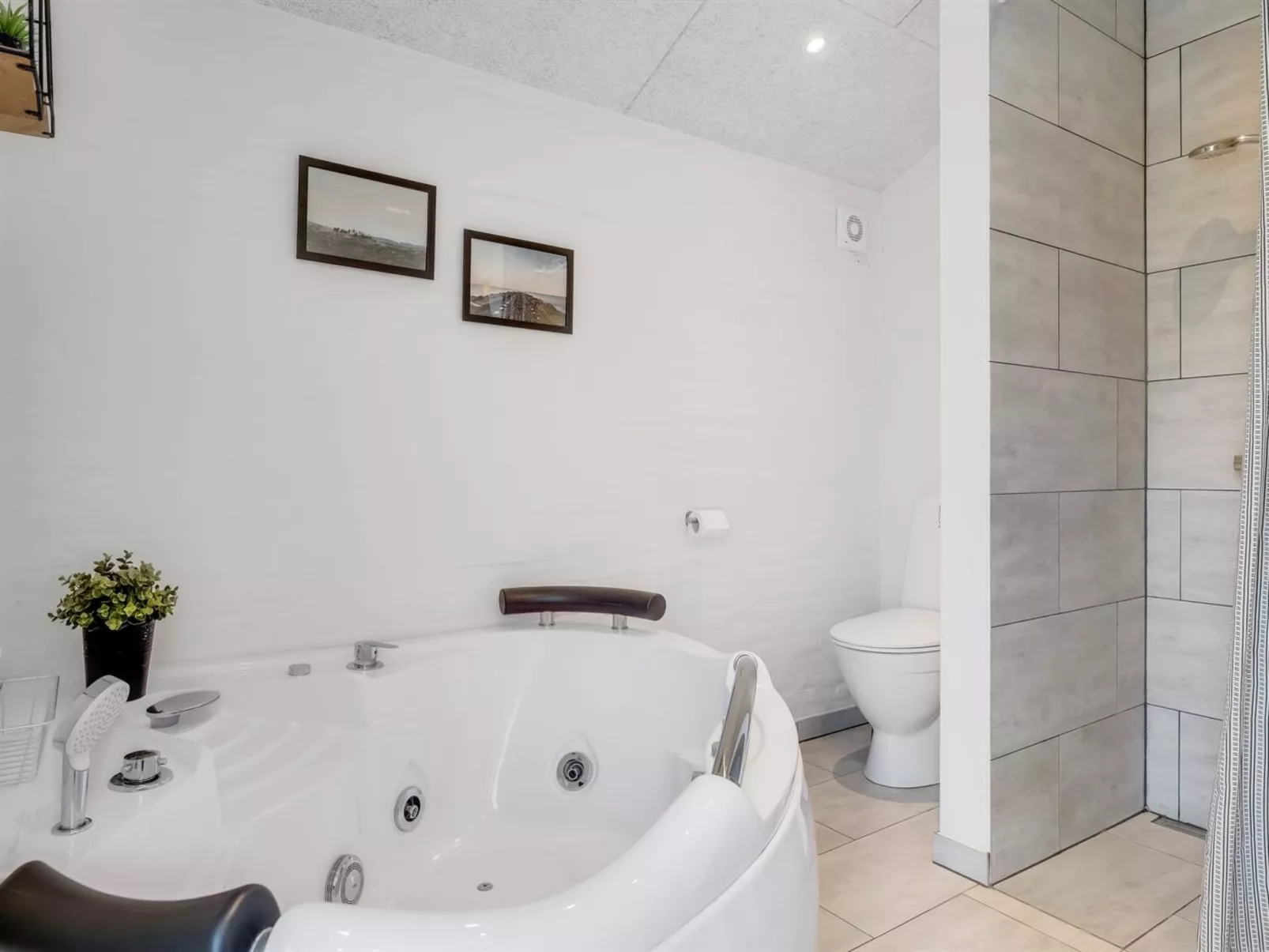 "Eerika" - 500m to the fjord - Drinnen