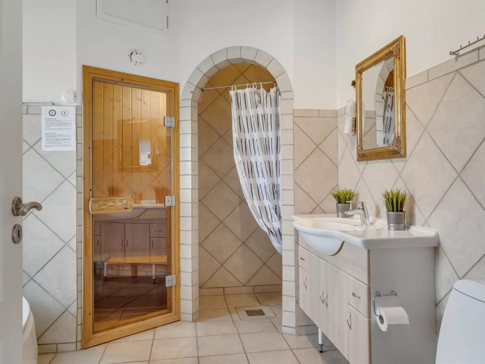 "Elnur" - 200m to the fjord - Dedans