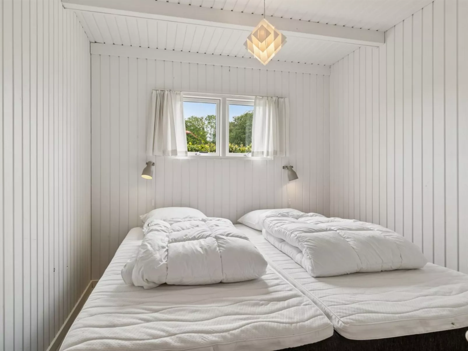 "Bjarni" - 180m from the sea - Inside