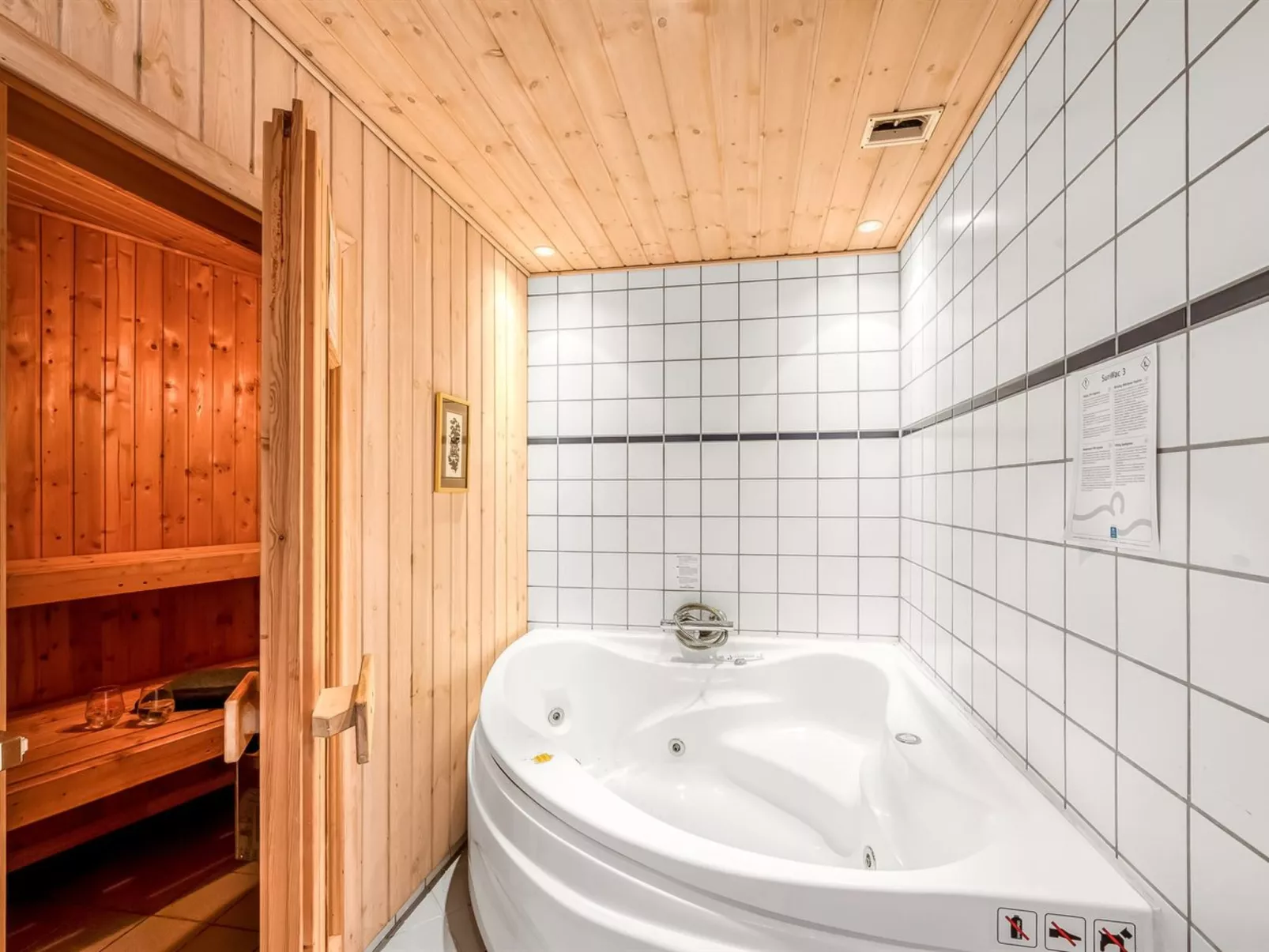 "Yorick" - 350m to the fjord - Inside