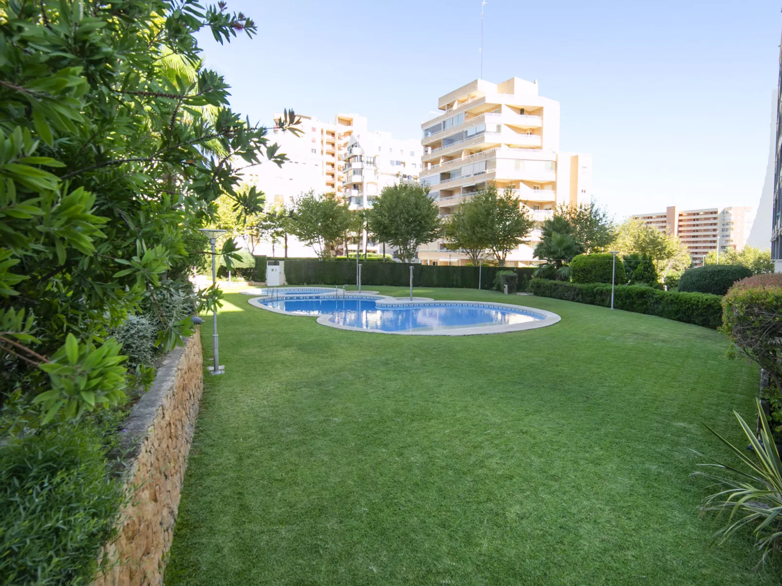 Apolo XVIII - Outside