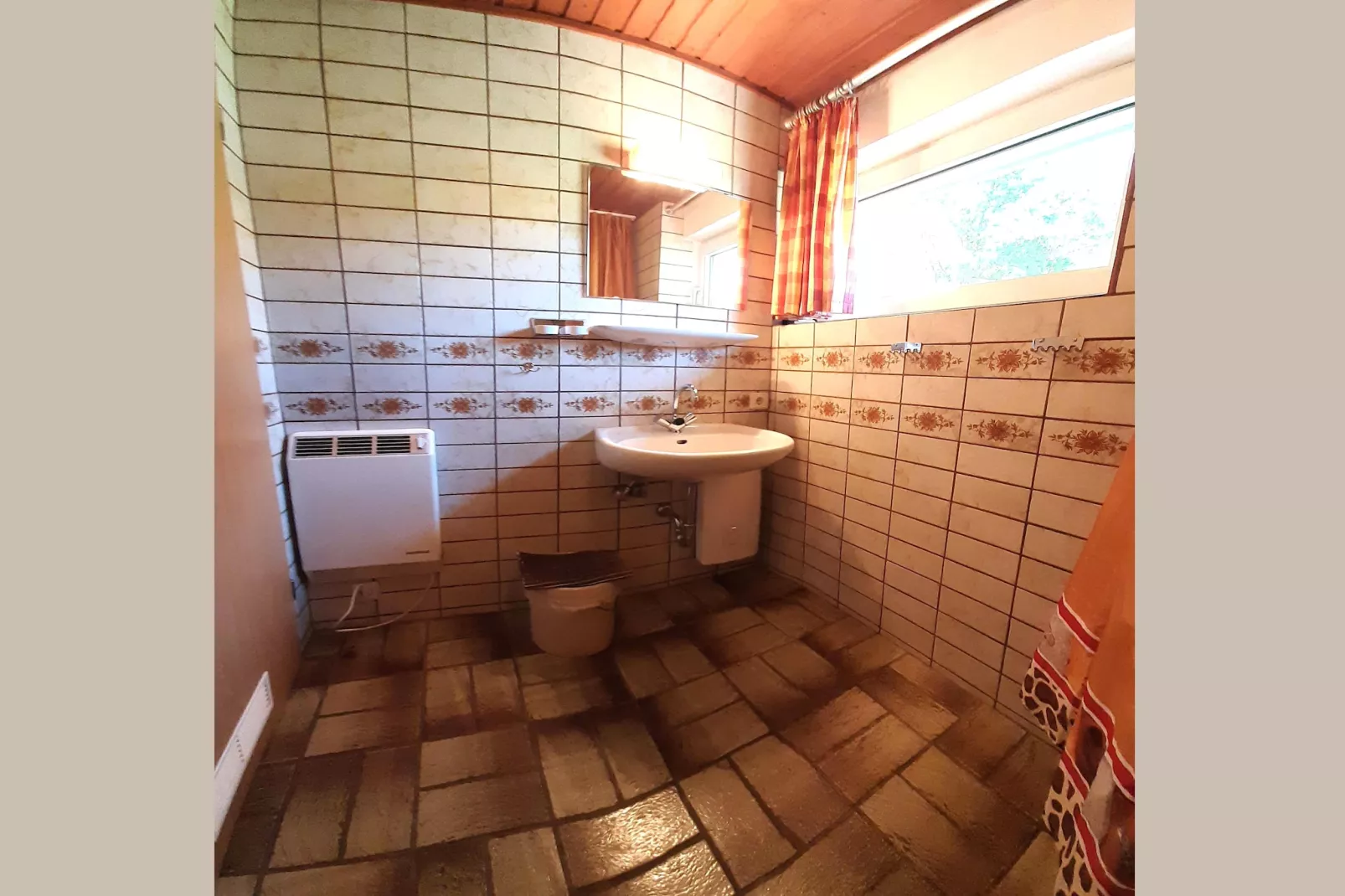 Dachsbau-Bathroom