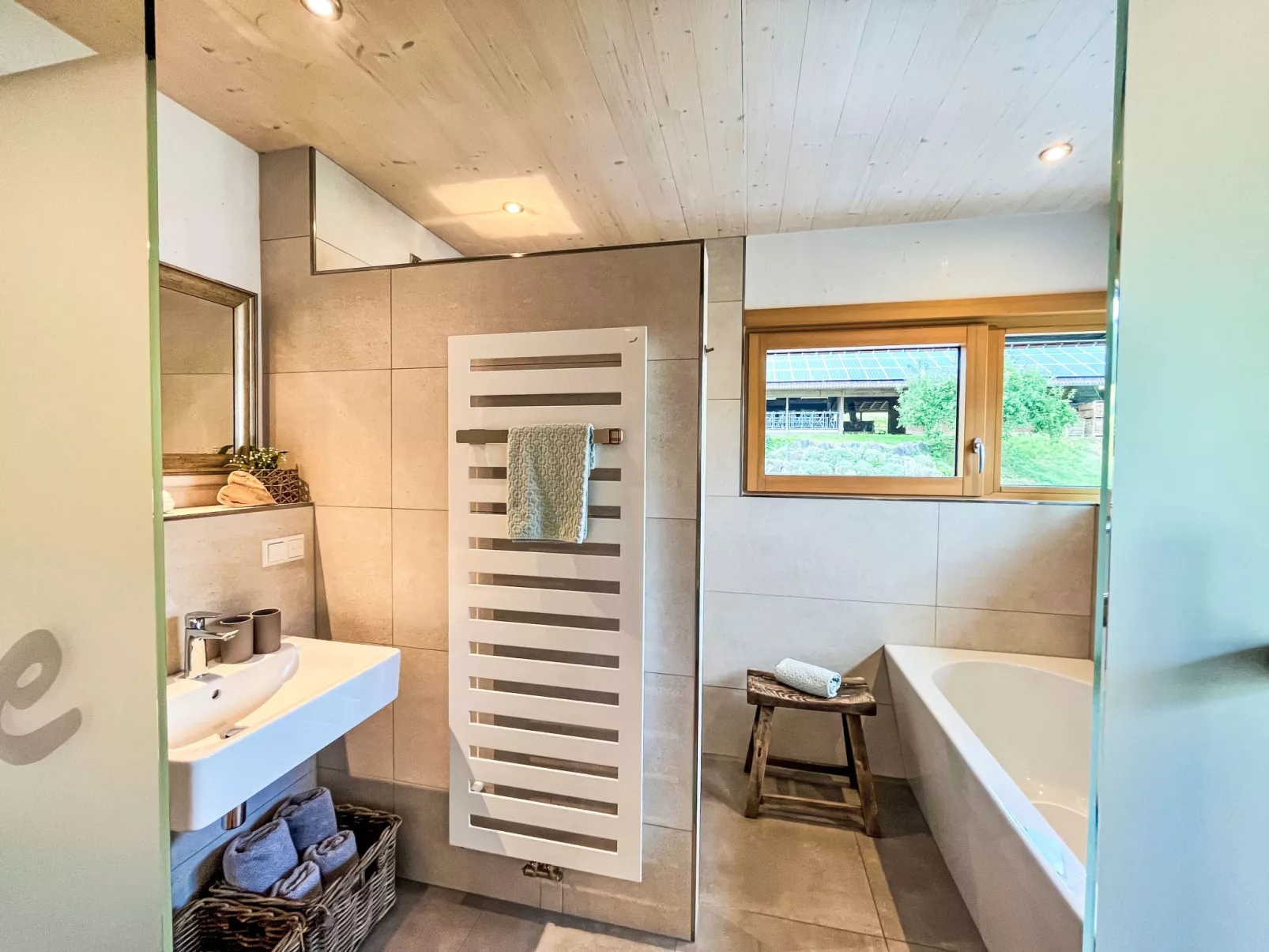 Kinast (HFT201)-Inside