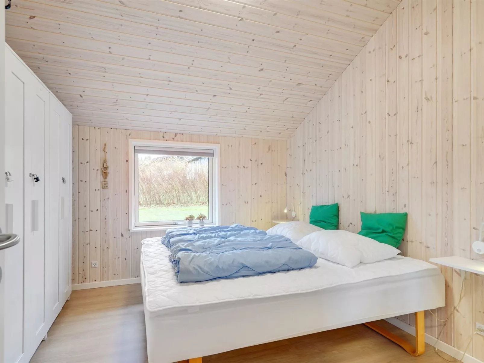 "Flicka" - 275m from the sea-Drinnen