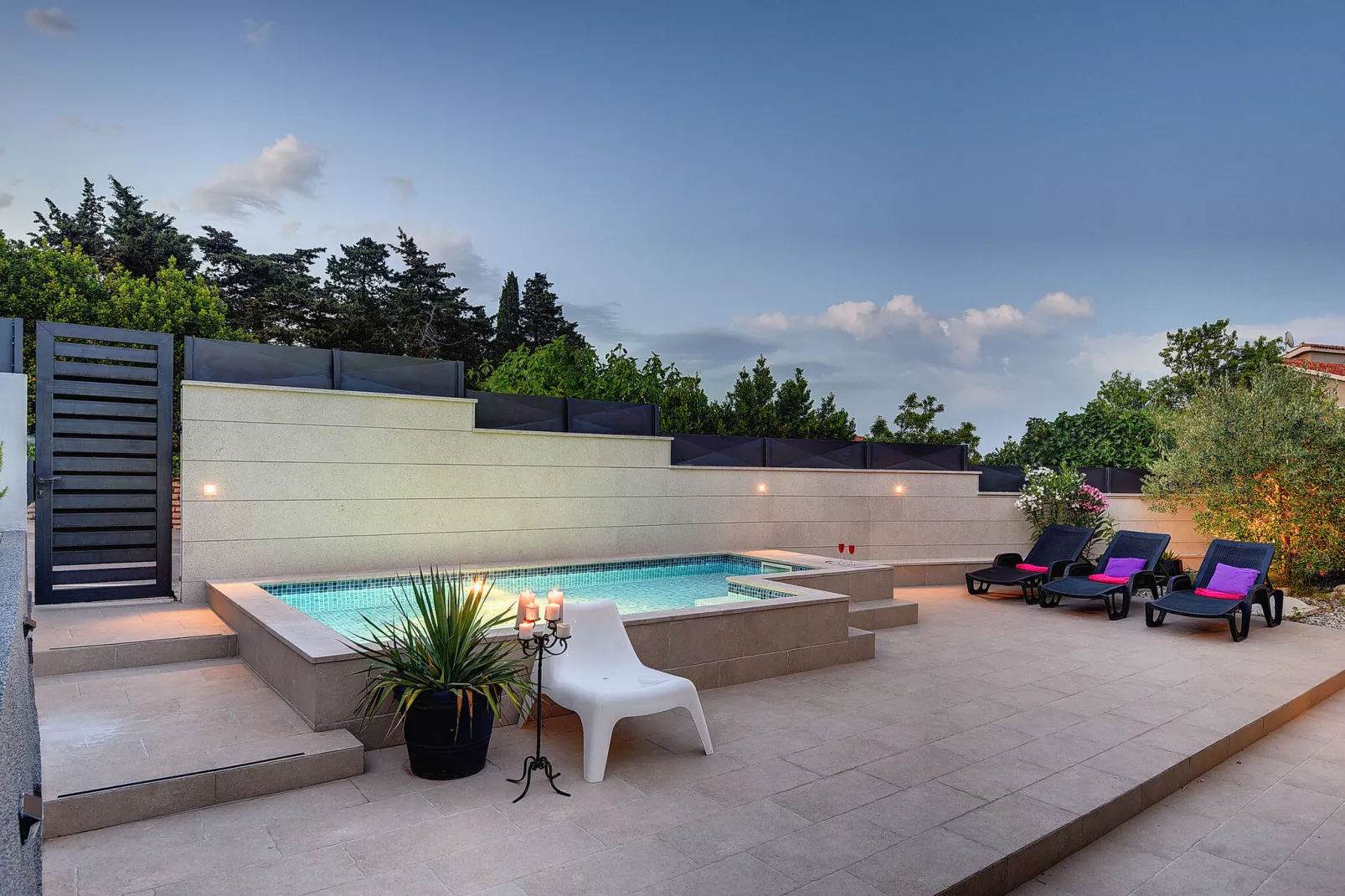 Zoya-Pool