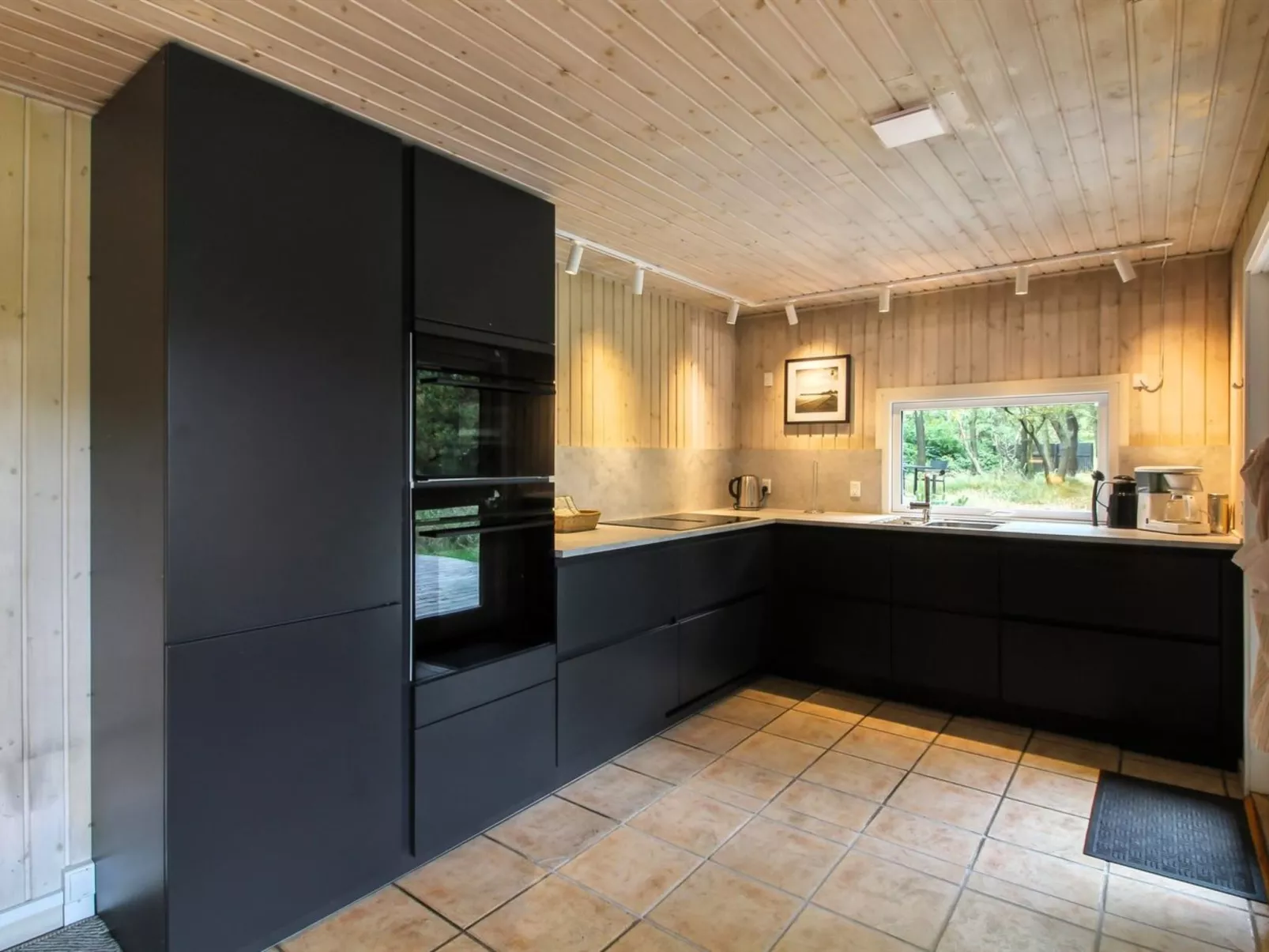 "Karri" - 1.1km from the sea-Dedans