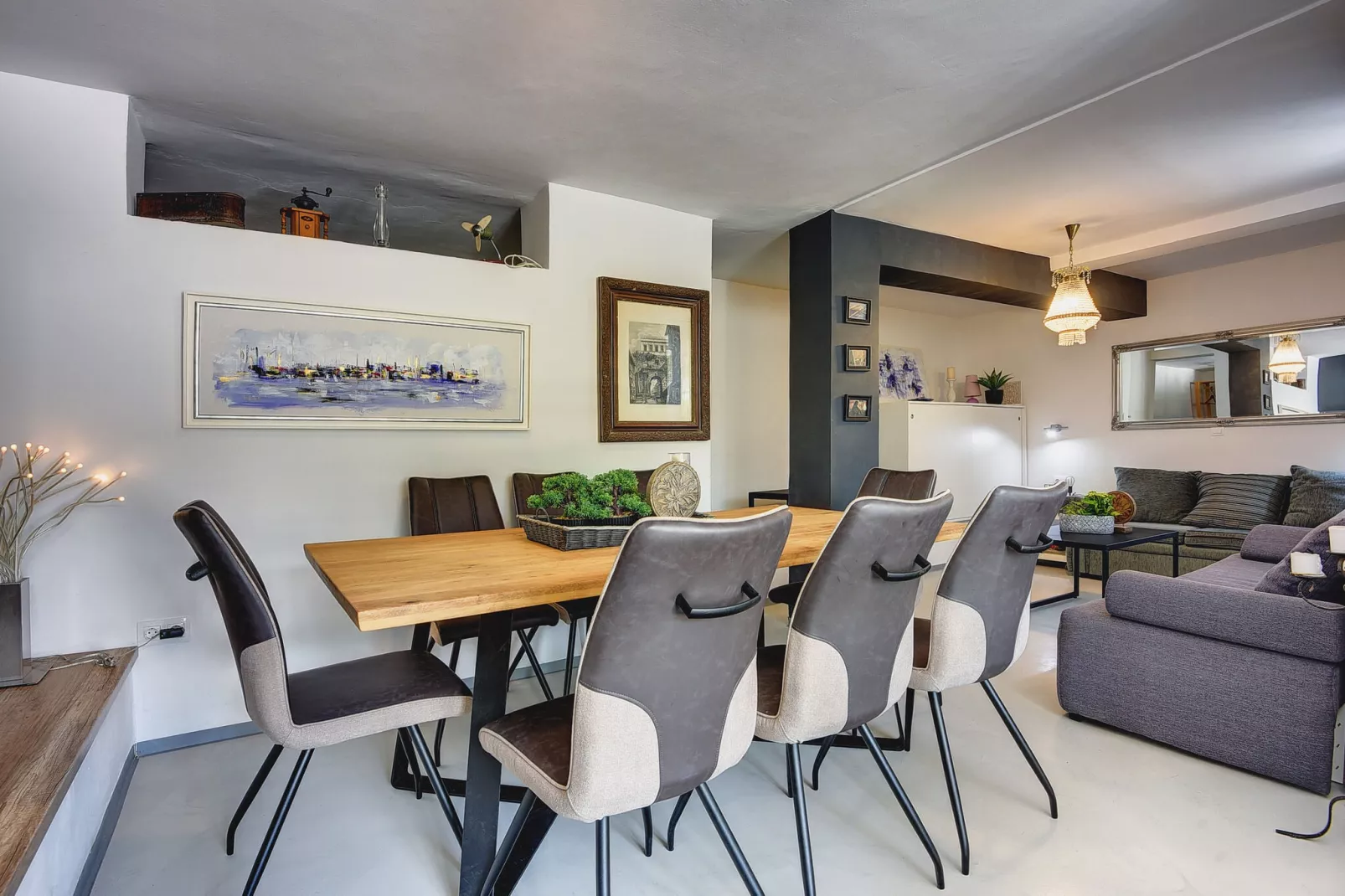 Zoya-Dining room