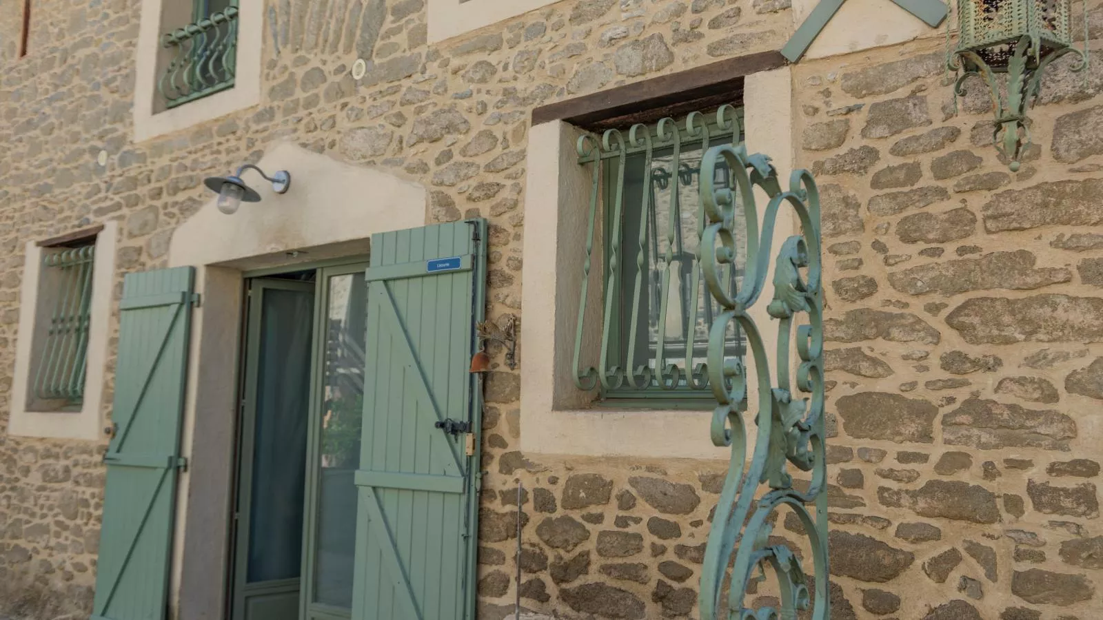 Lécurie - Exterior in summer