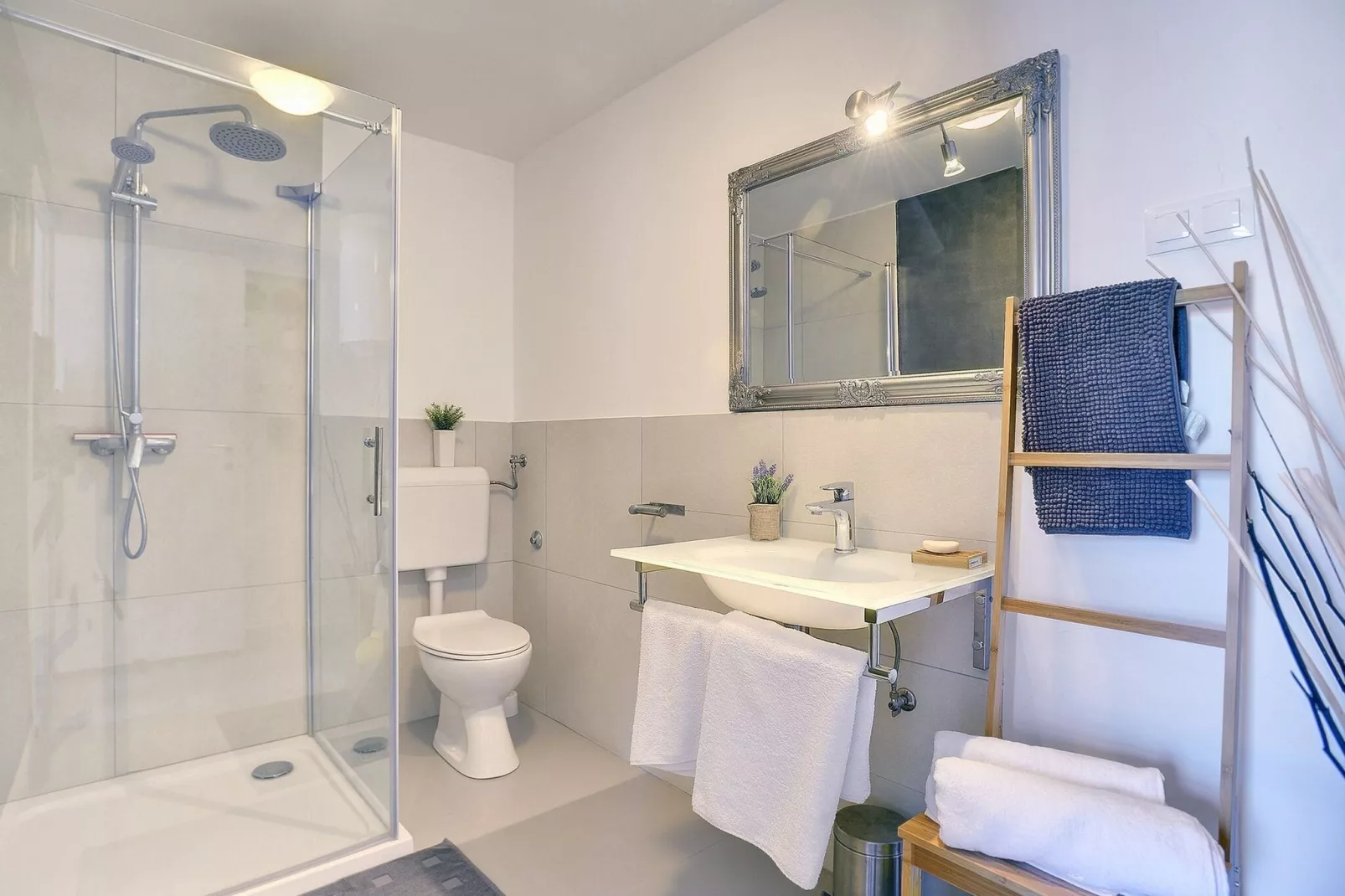 Zoya-Bathroom