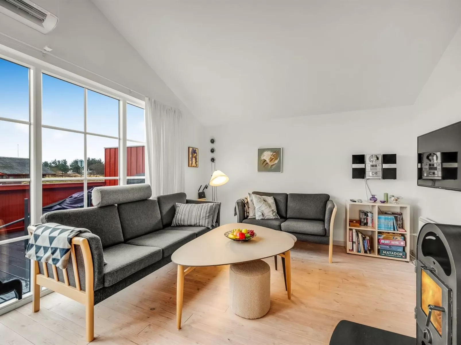 "Binta" - 300m to the fjord - Dedans