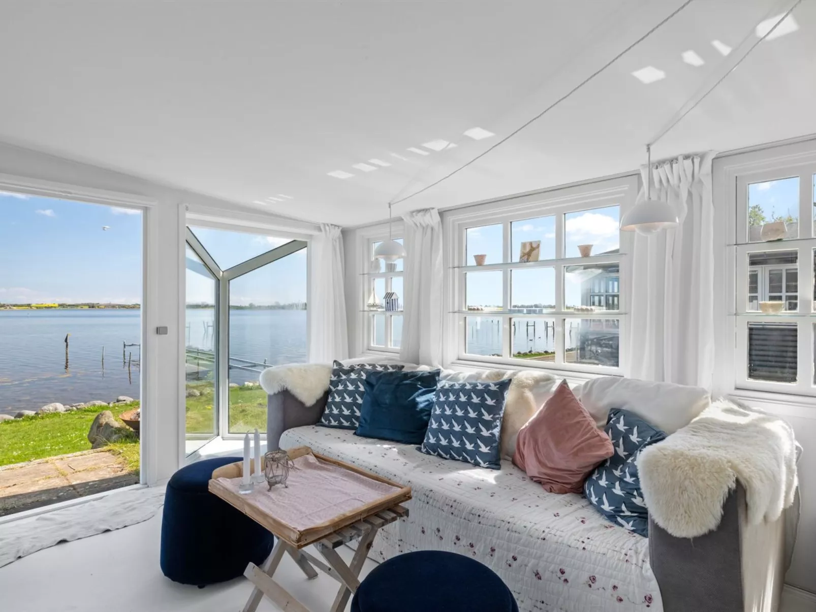 "Jorek" - 10m to the fjord - Drinnen