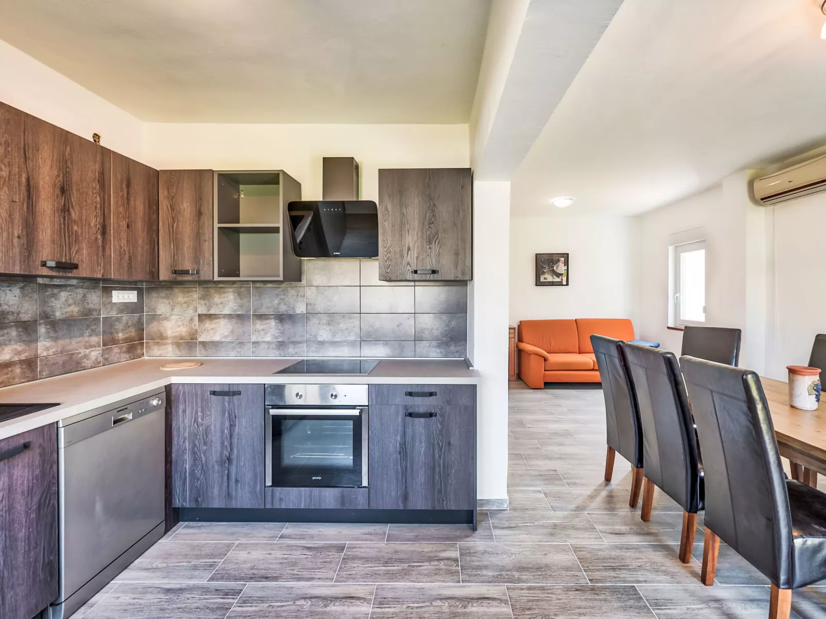 Villa mit Garten, Grill und Terrasse - Inside