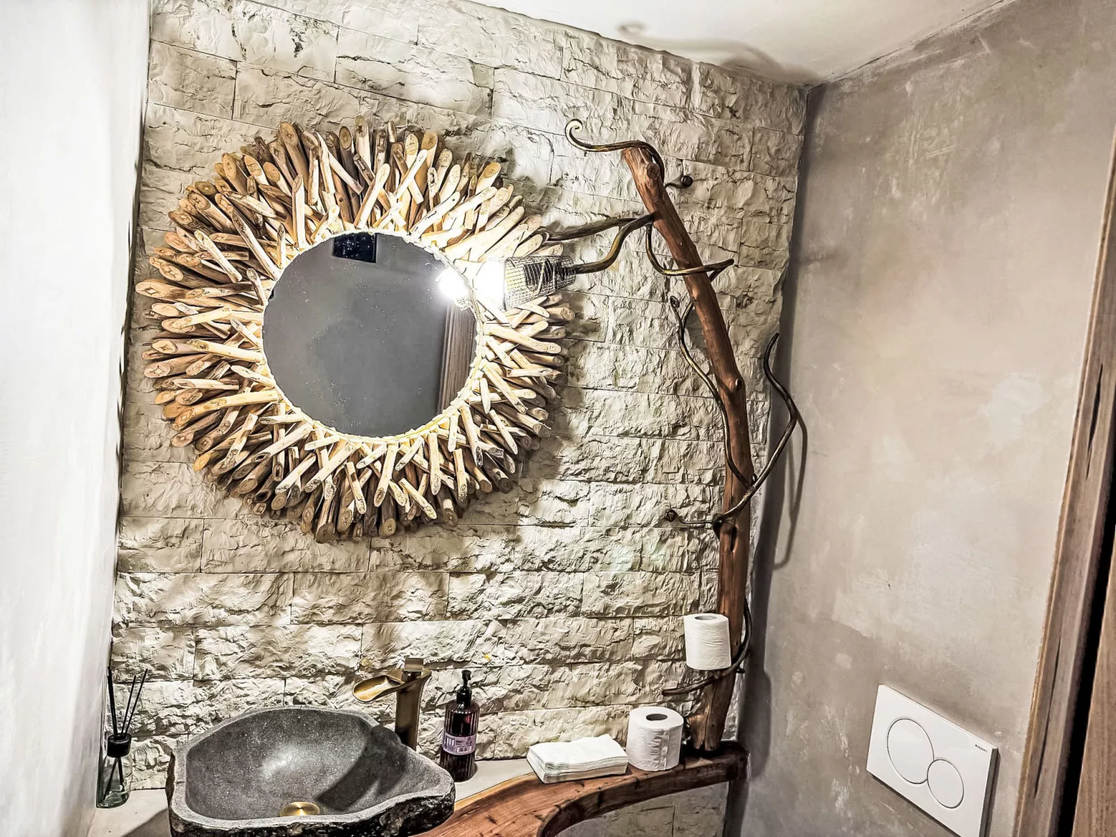 Stazzu Sarra di Monti-Drinnen