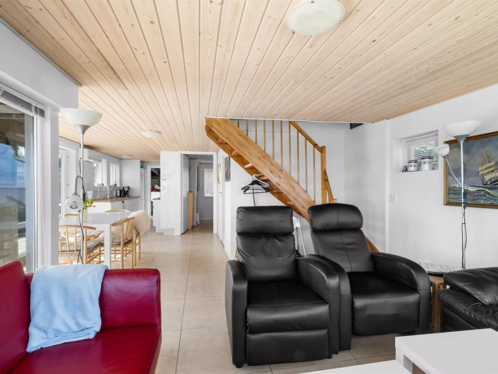 "Yngvy" - 10m from the sea-Drinnen