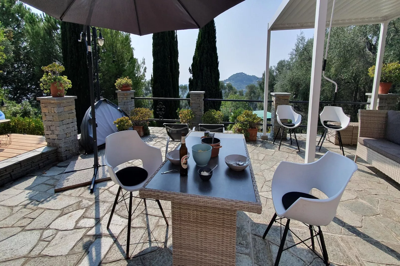 Charmante Villa mit drei Apartments und Meerblick KReidl-Terrasse / balcon