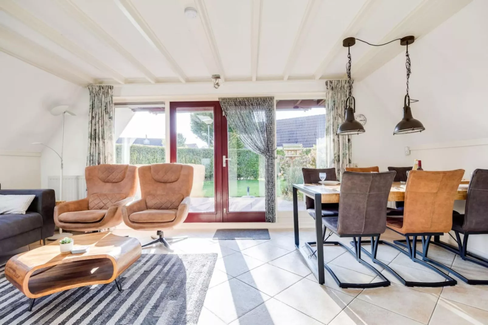 92 | Gaai | Prachtige bungalow nabij natuur-Dining room