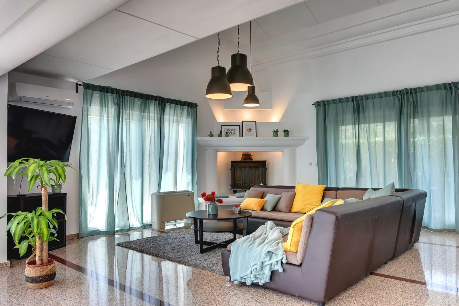 Villa Mutila-Living room