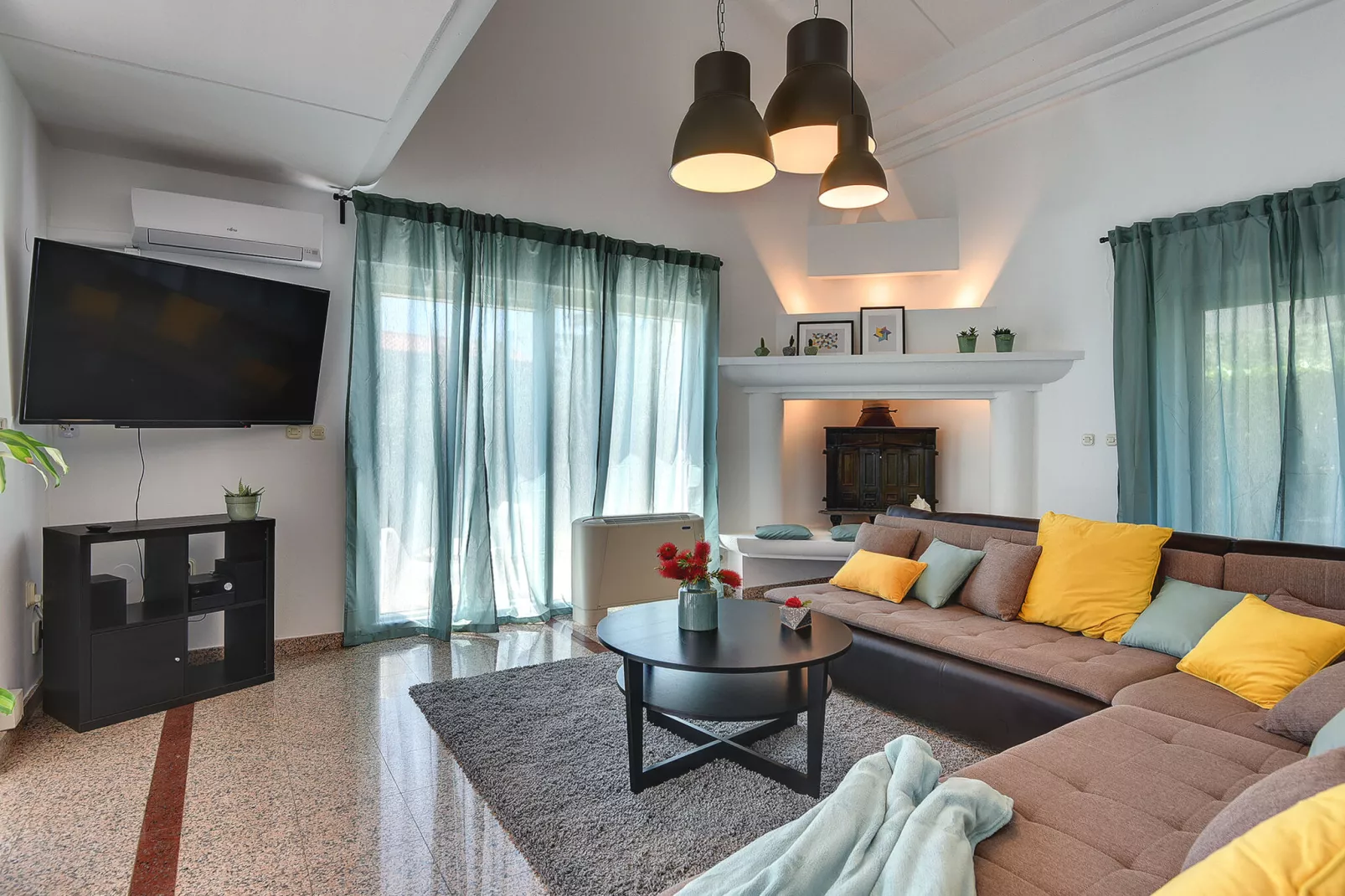Villa Mutila-Living room