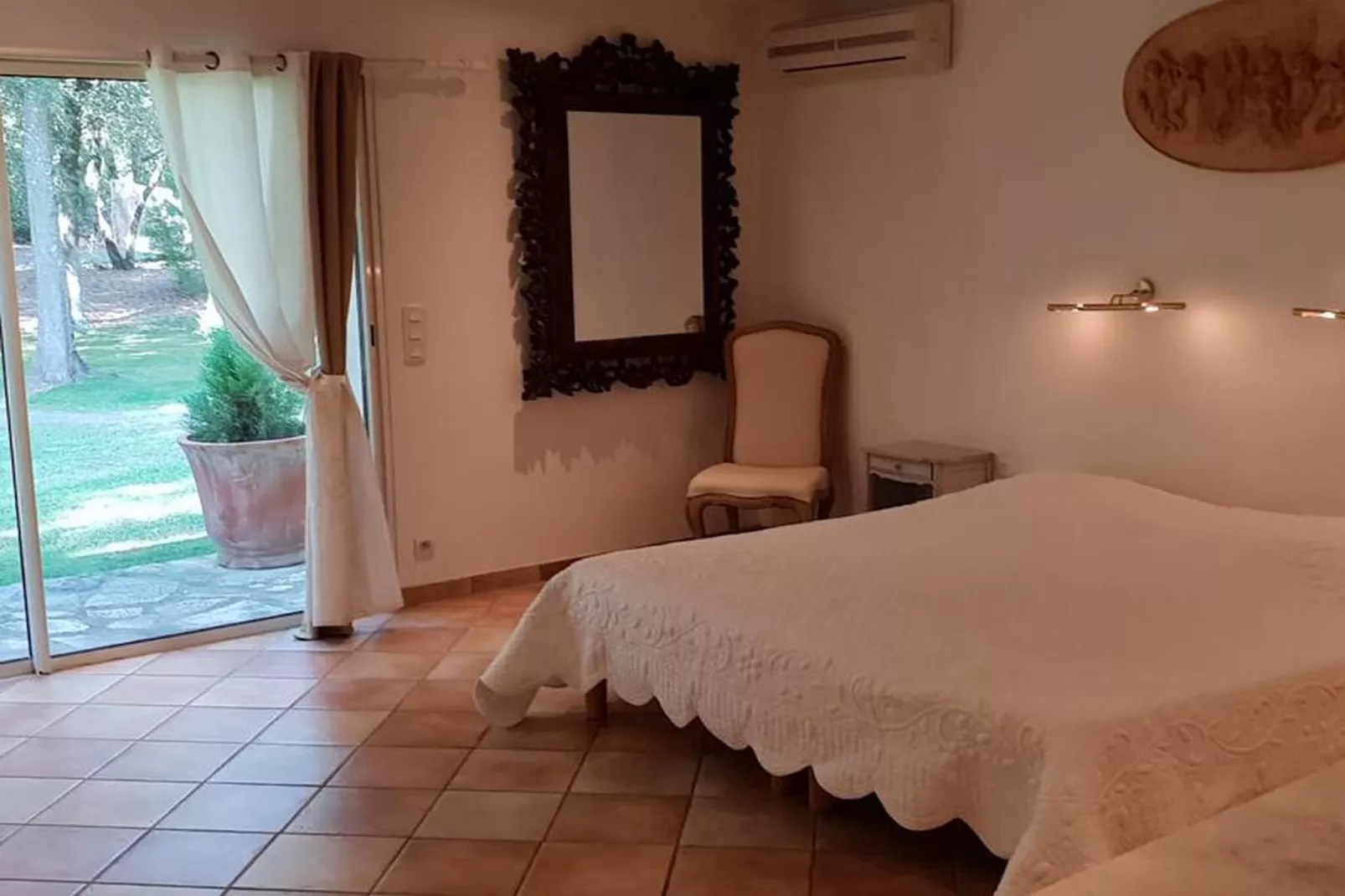 Villa cadre idyllique et reposant avec piscine-Chambre