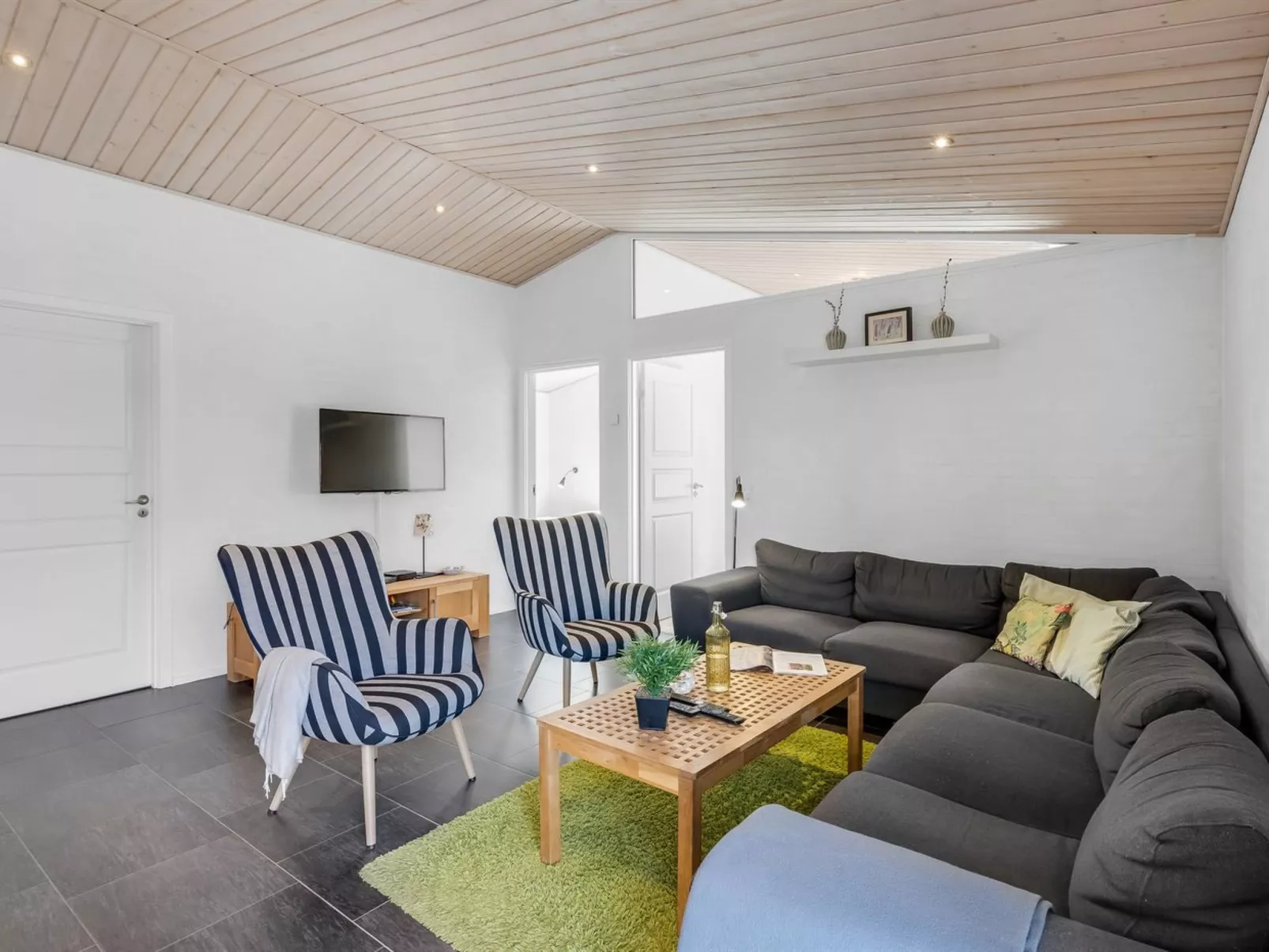 "Merit" - 3.2km from the sea-Drinnen