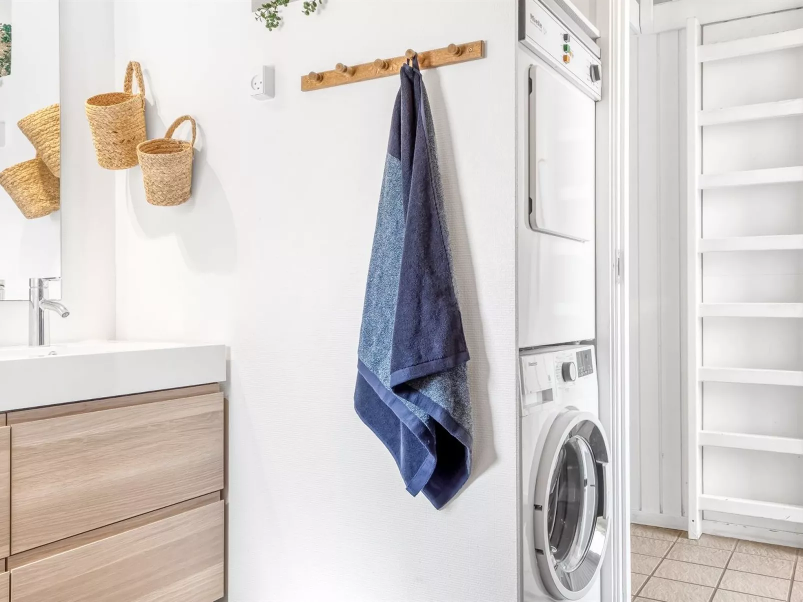 "Askrik" - 350m from the sea - Inside