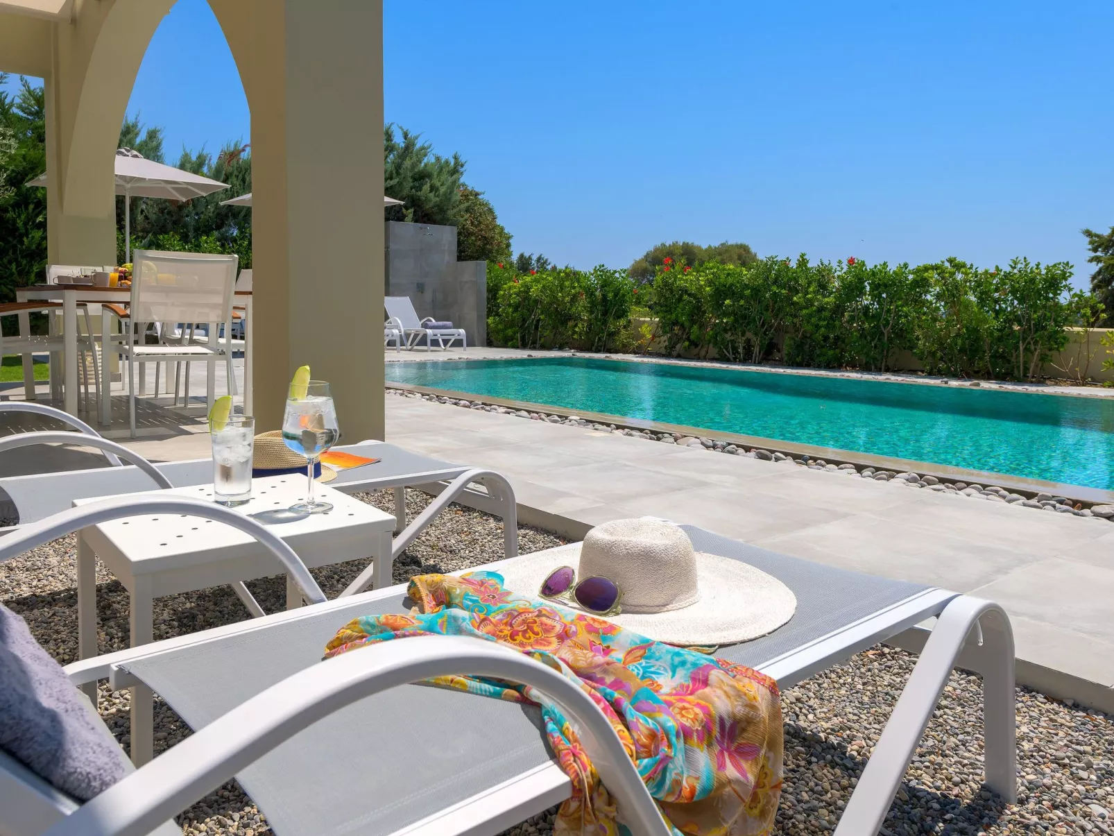 Liebevoll ausgestattetes Haus in ruhiger Lage mit beheiztem Pool und Meerblick - Image-tags.info