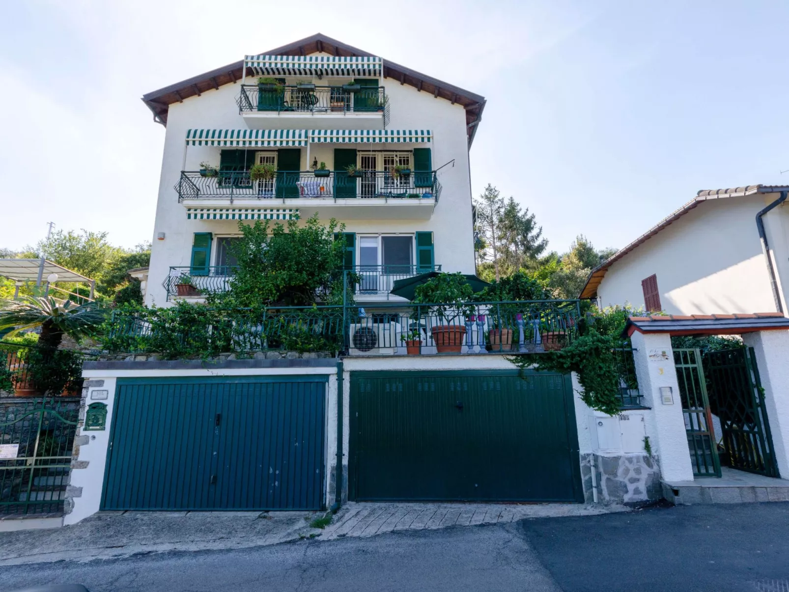 Einzimmerwohnung mit Terrasse und Blick auf den Berg - Image-tags.info