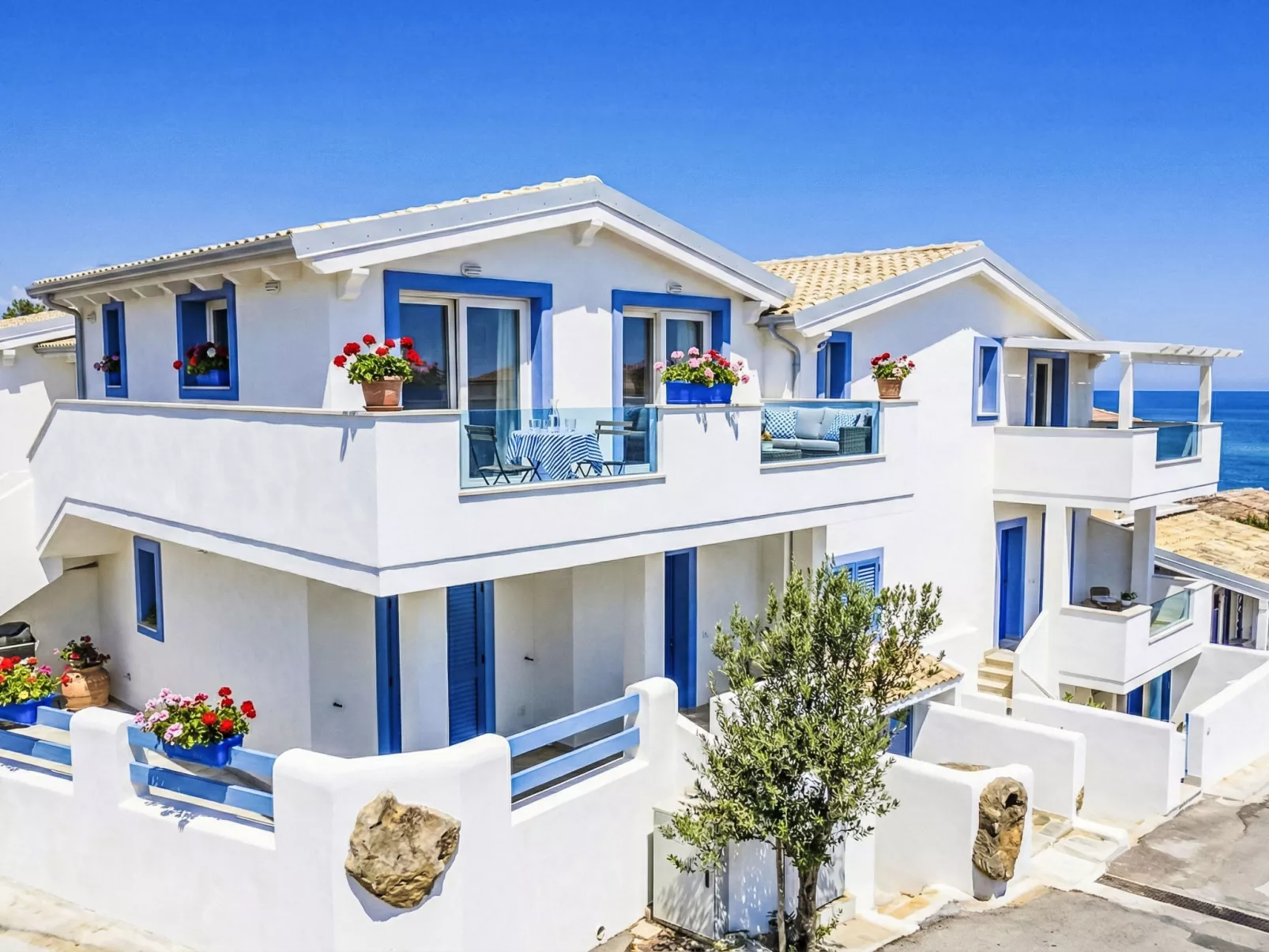 Nereide Blu - Outside