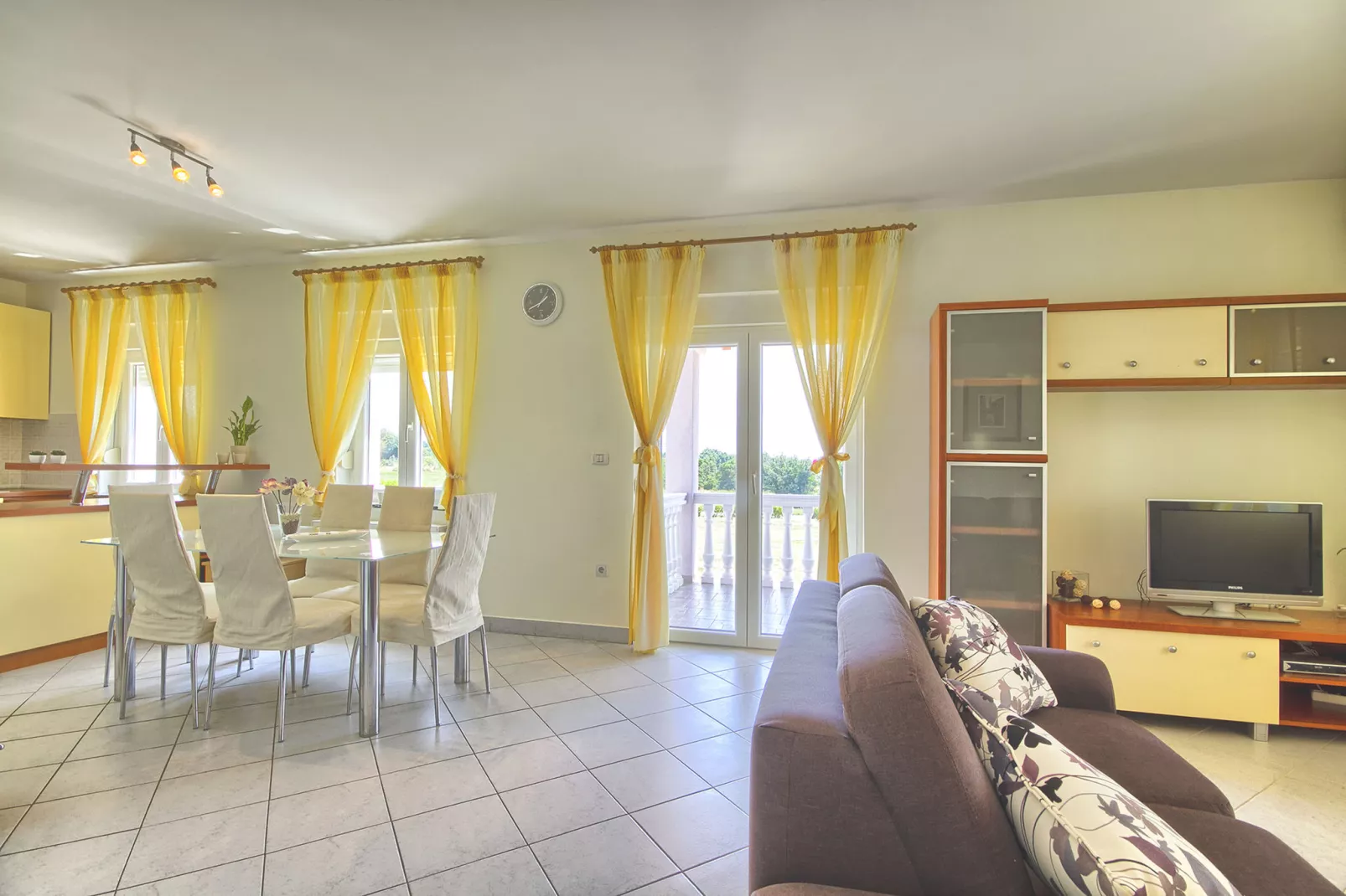 Casa Nina & Tea-Living room