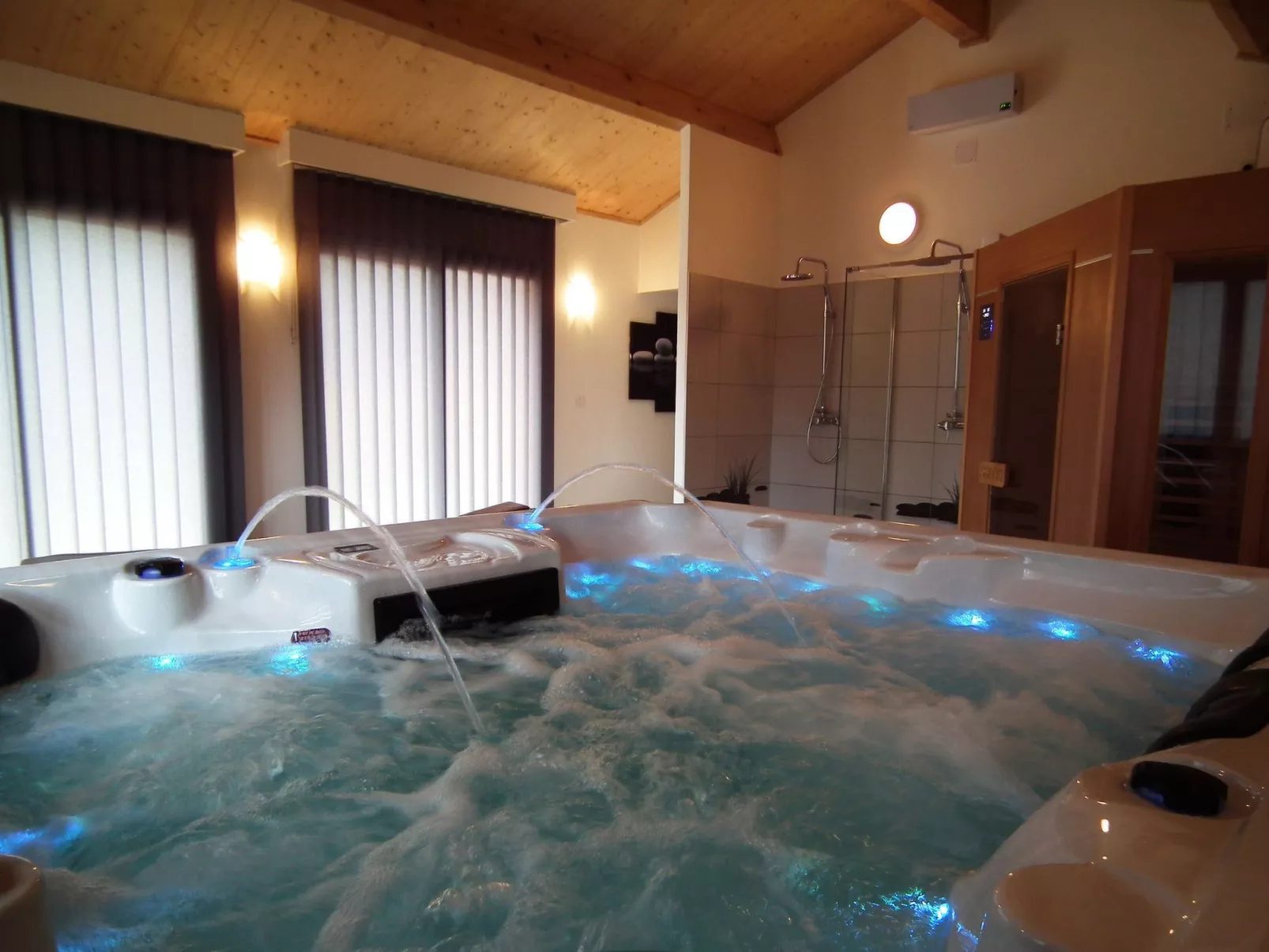Domaine "Le Fournil" mit Jacuzzi - Dedans