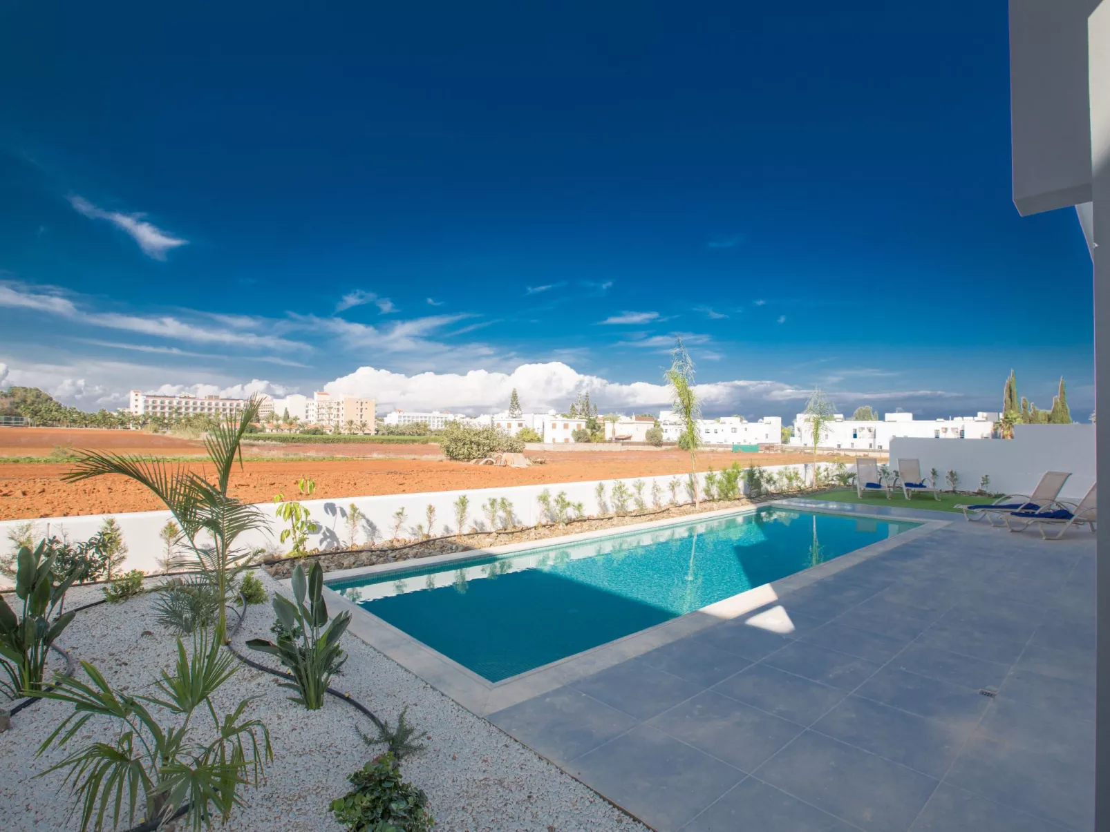 3-Schlafzimmer-Villa mit Pool, Dachgarten, Meerblick - Image-tags.info