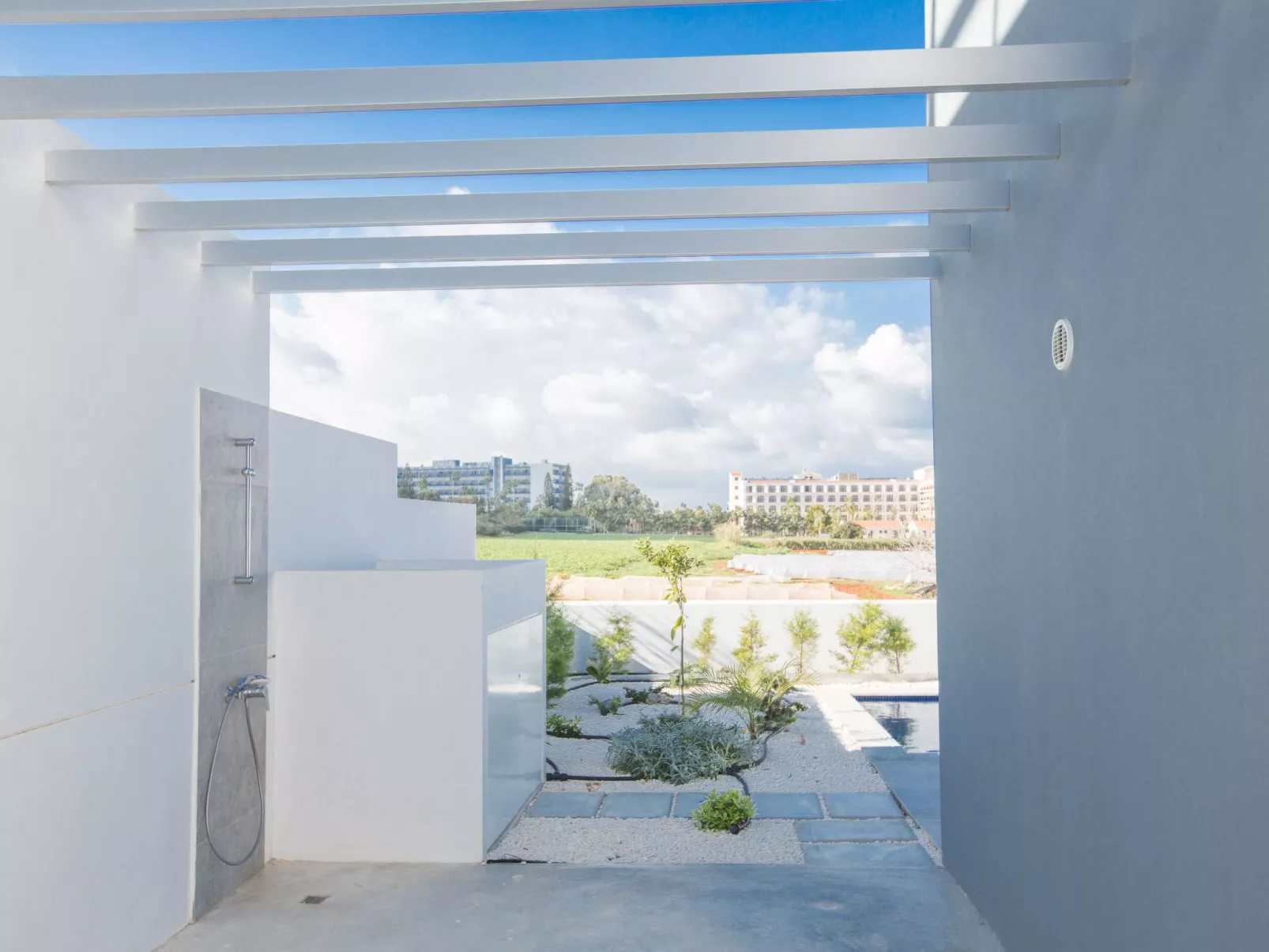 3-Schlafzimmer-Villa mit privatem Pool und Dachgarten - Image-tags.info