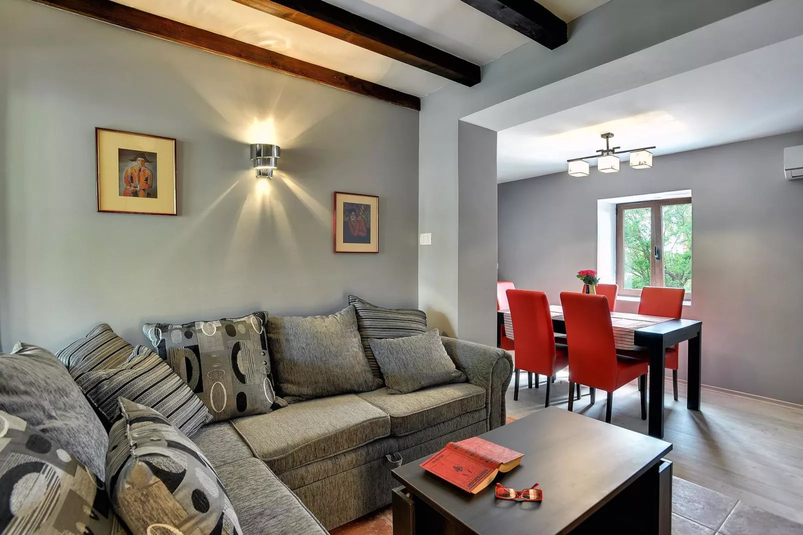 Villa BR-Living room