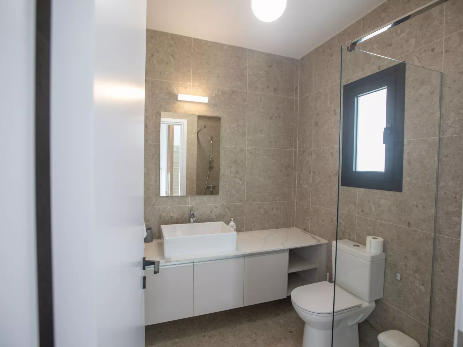 Haus in Paralimni mit Doppelveranda - Image-tags.info