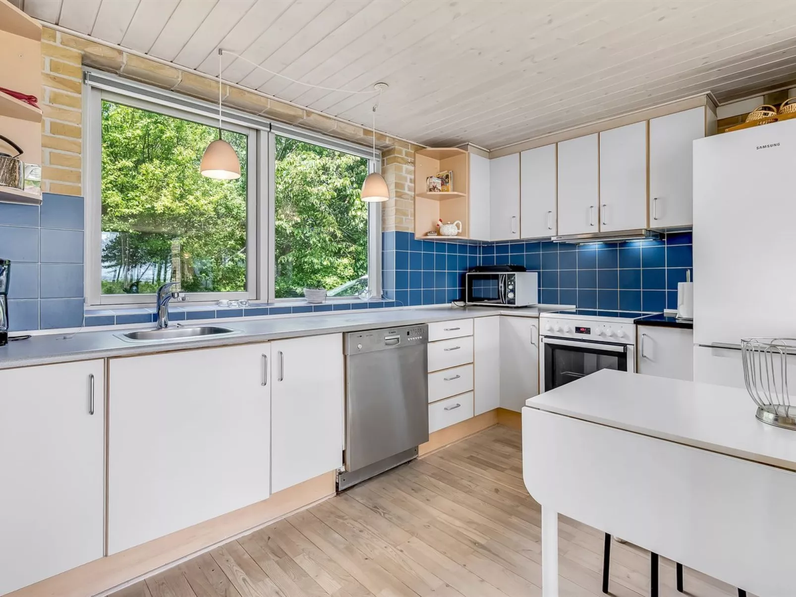 "Ellanora" - 50m from the sea - Drinnen