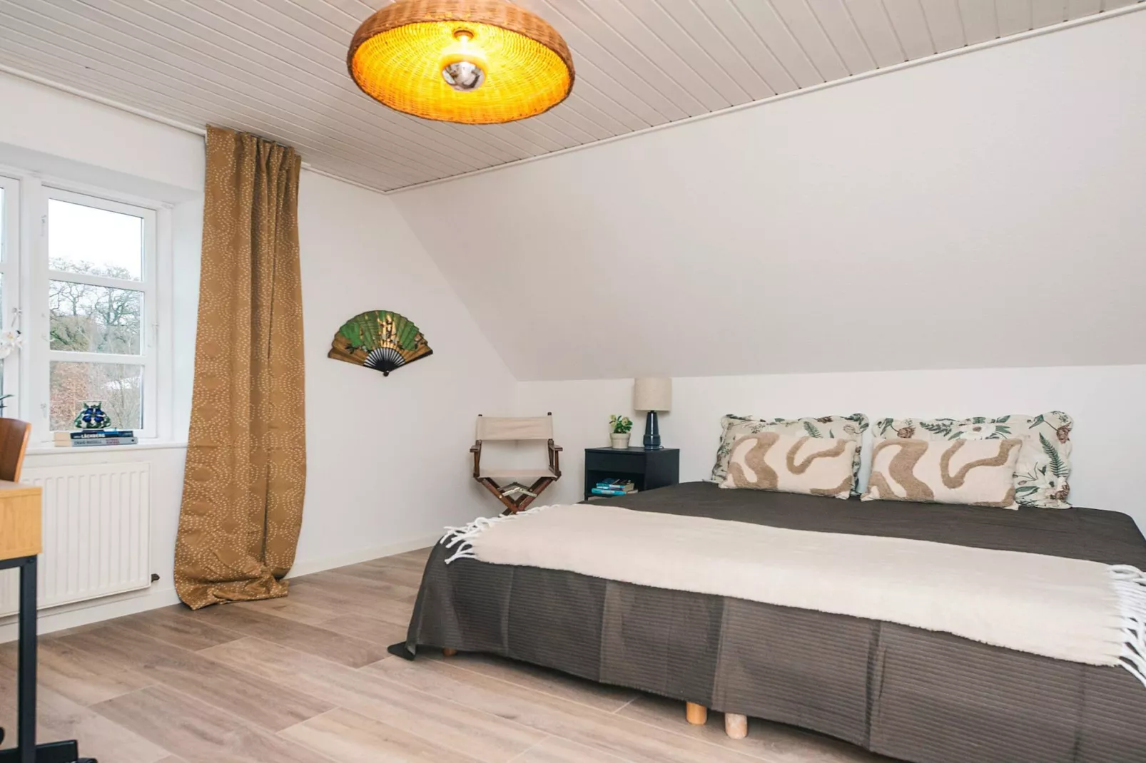 Nature Escape: Forest & Lake Access - Indoor