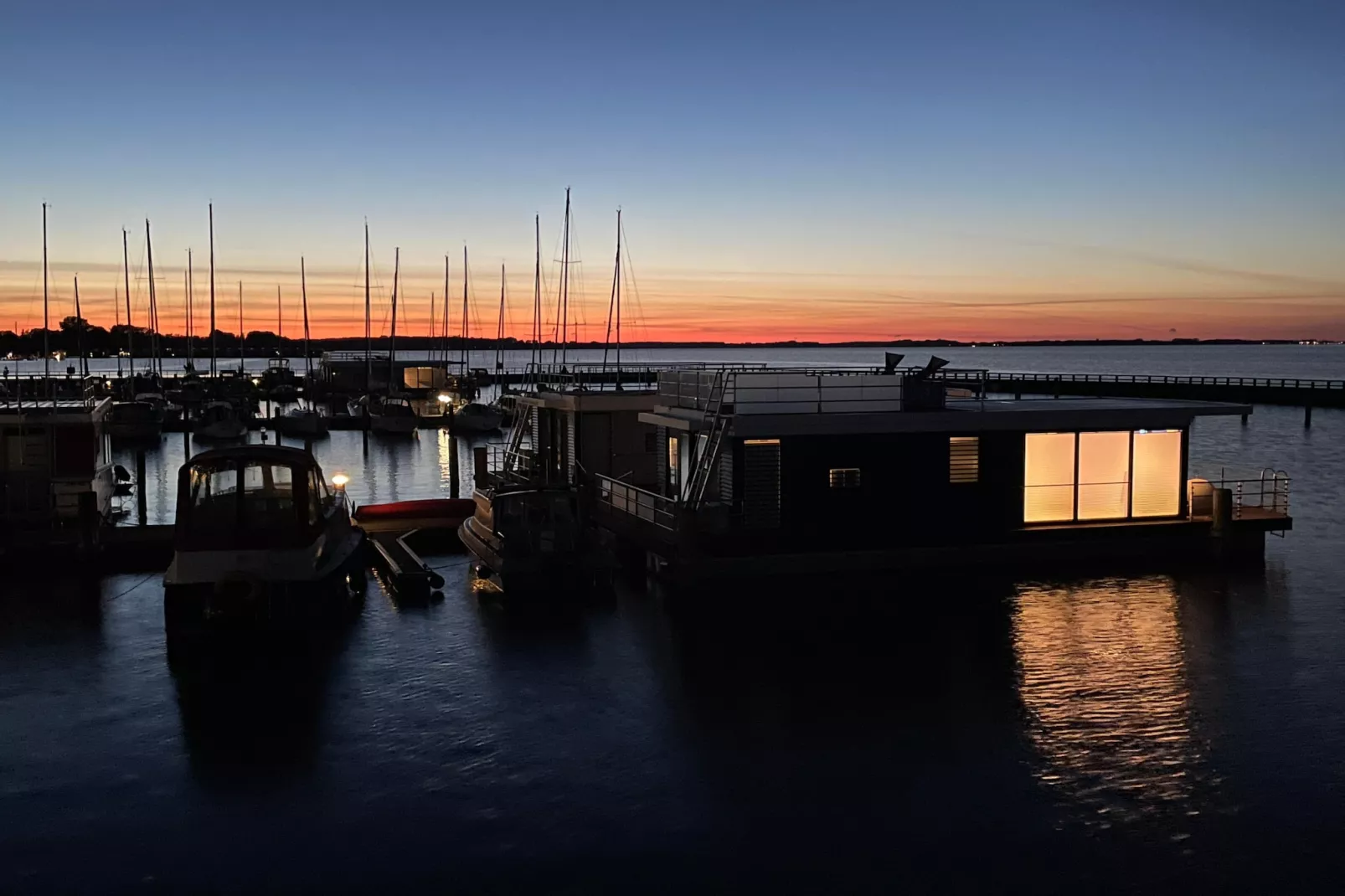 Floating House Rosi - Exterior in summer